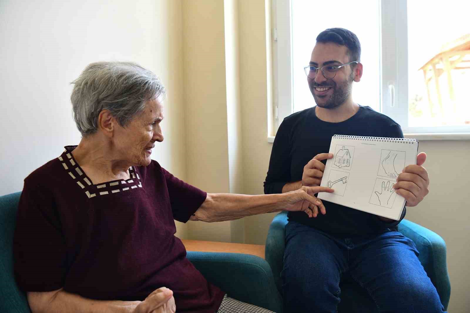 alzheimer-hastalari-dil-becerilerini-gelistiriyor