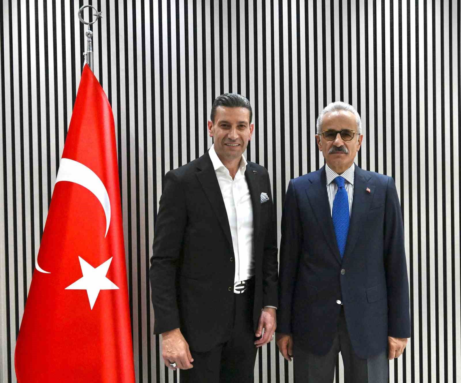 bakan-uraloglundan-turk-boksuna-destek