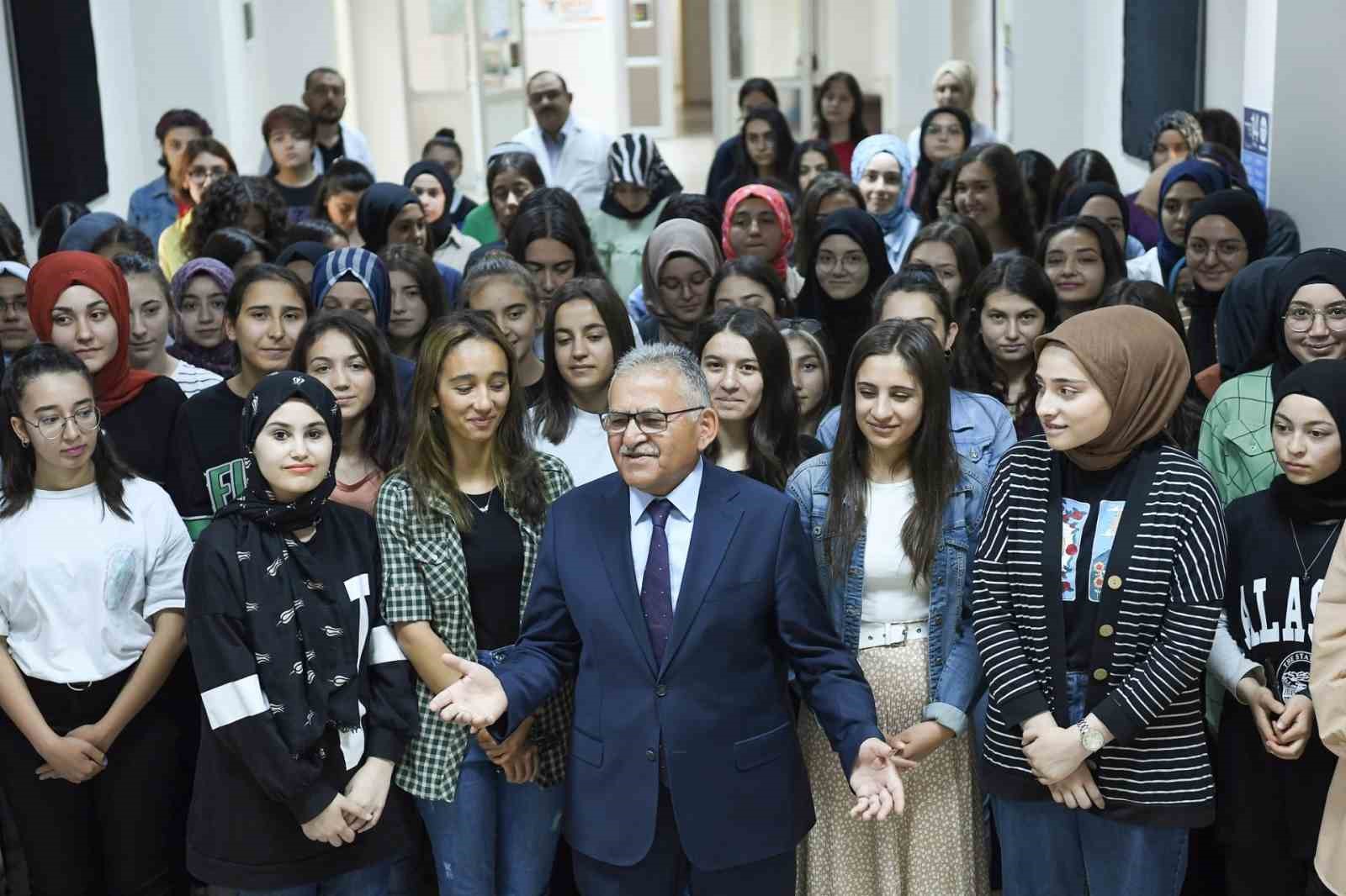 baskan-buyukkilictan-lgs-oncesi-moral-ve-destek-631-ogrenciye-ucretsiz-kurs