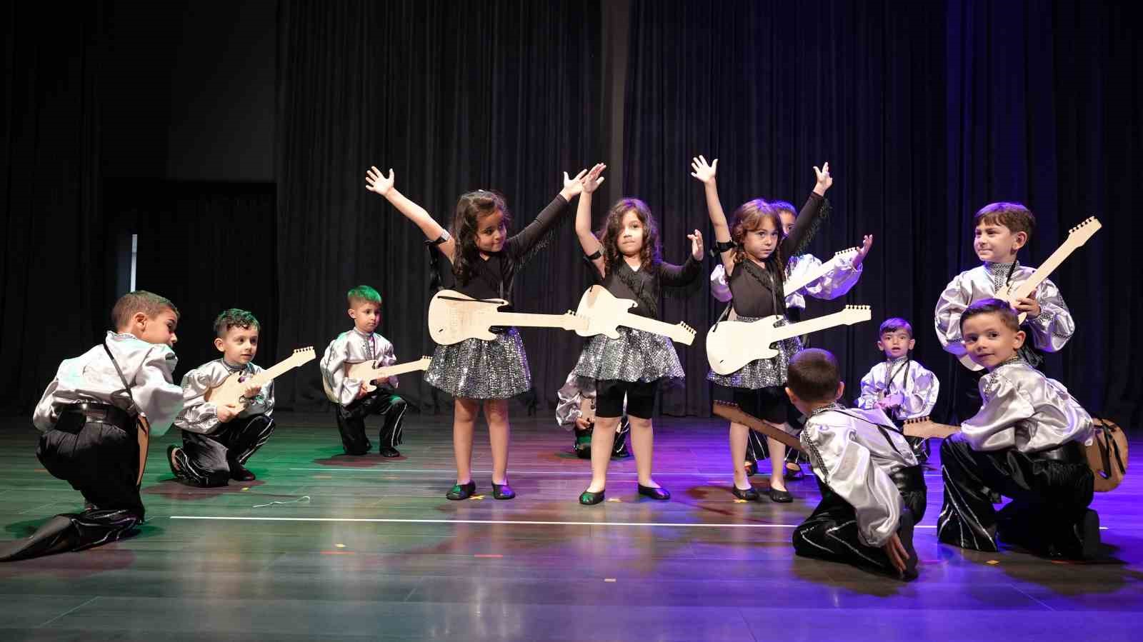 baskan-koymen-mutlu-gunlerinde-cocuklari-yalniz-birakmadi