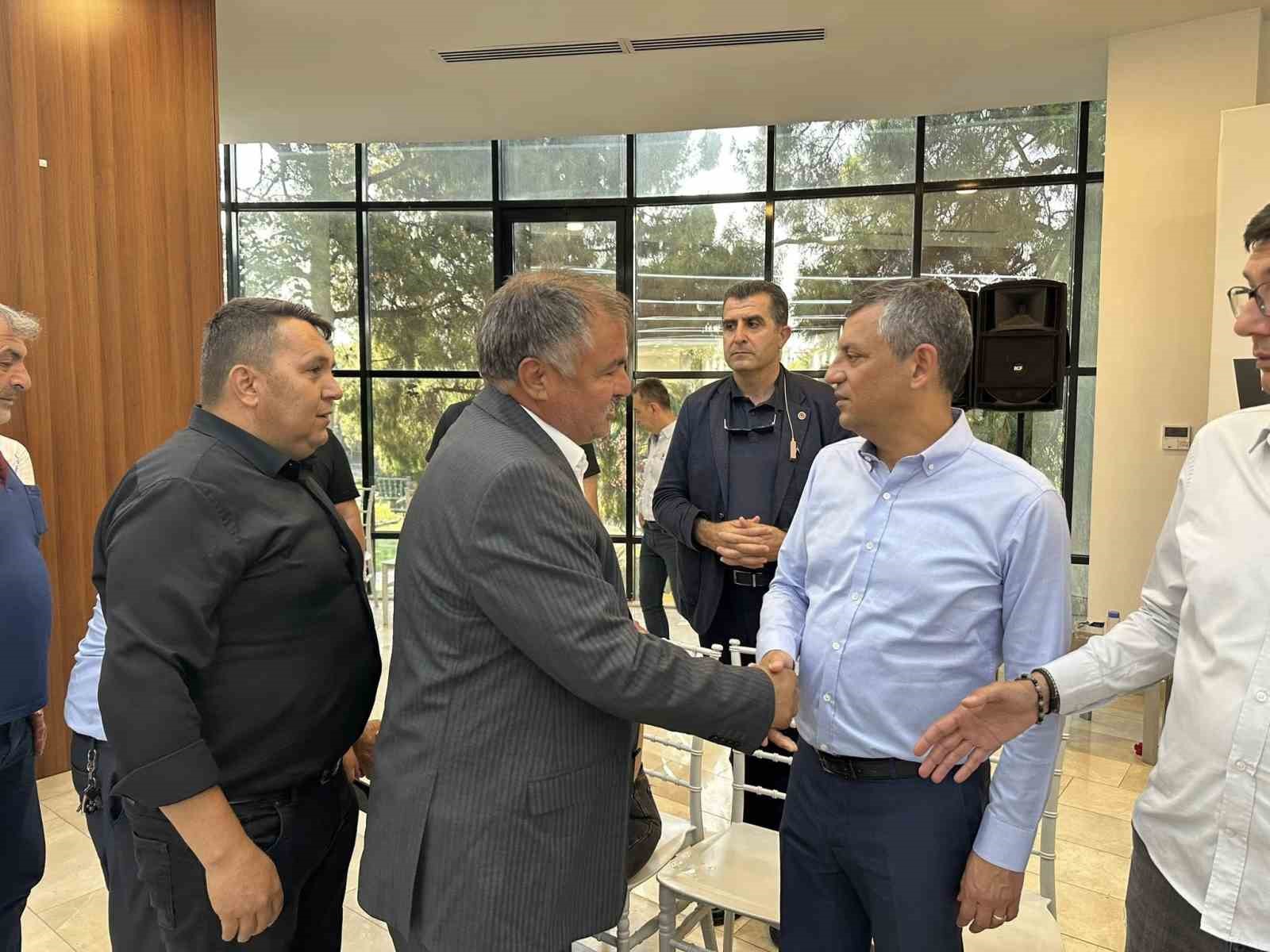 baskan-putunden-chp-lideri-ozel-ve-zeyrek-ailesine-taziye-ziyareti