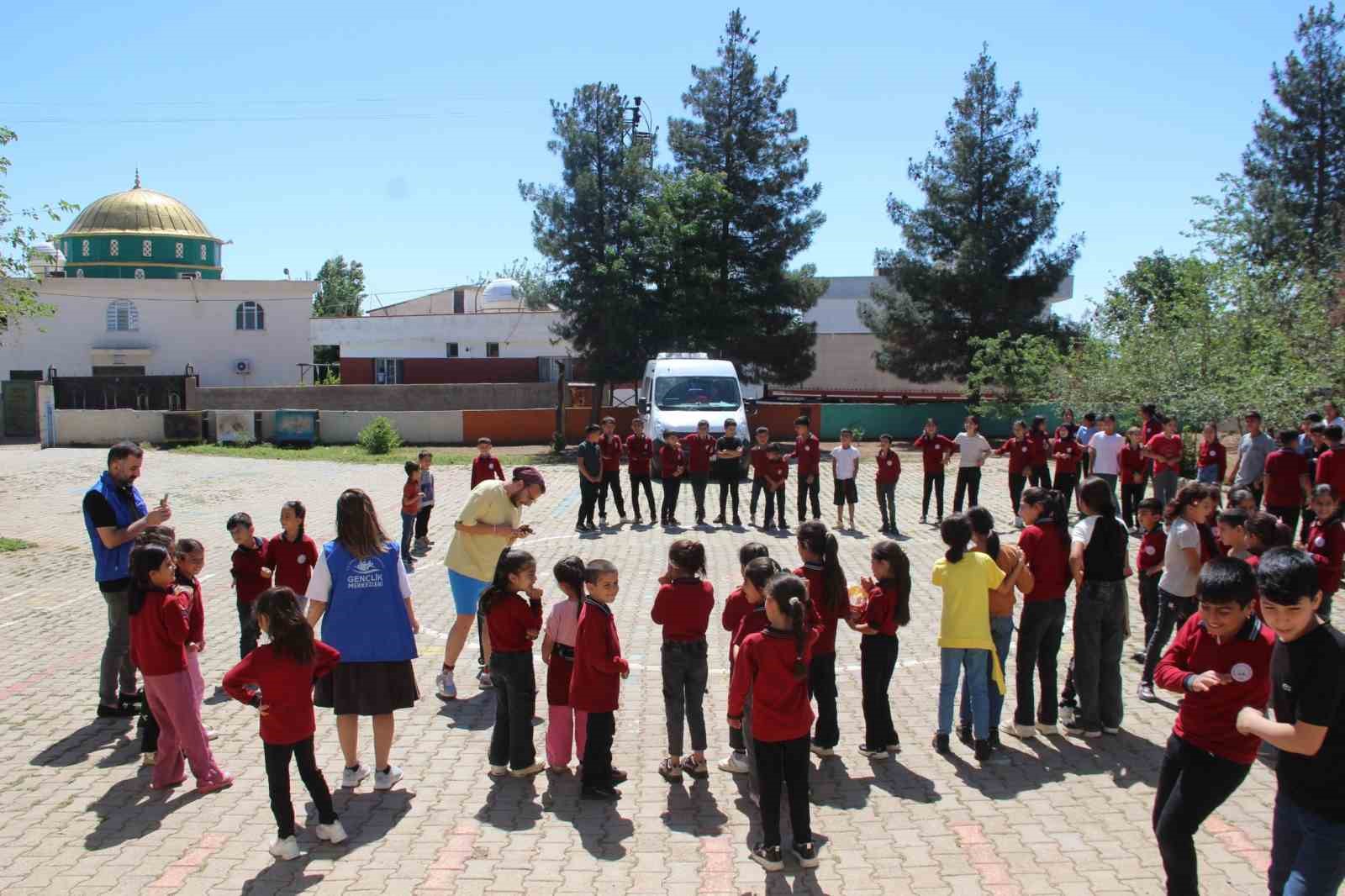 cizrede-ogrenciler-merkezim-her-yerde-projesiyle-doyasiya-egleniyor