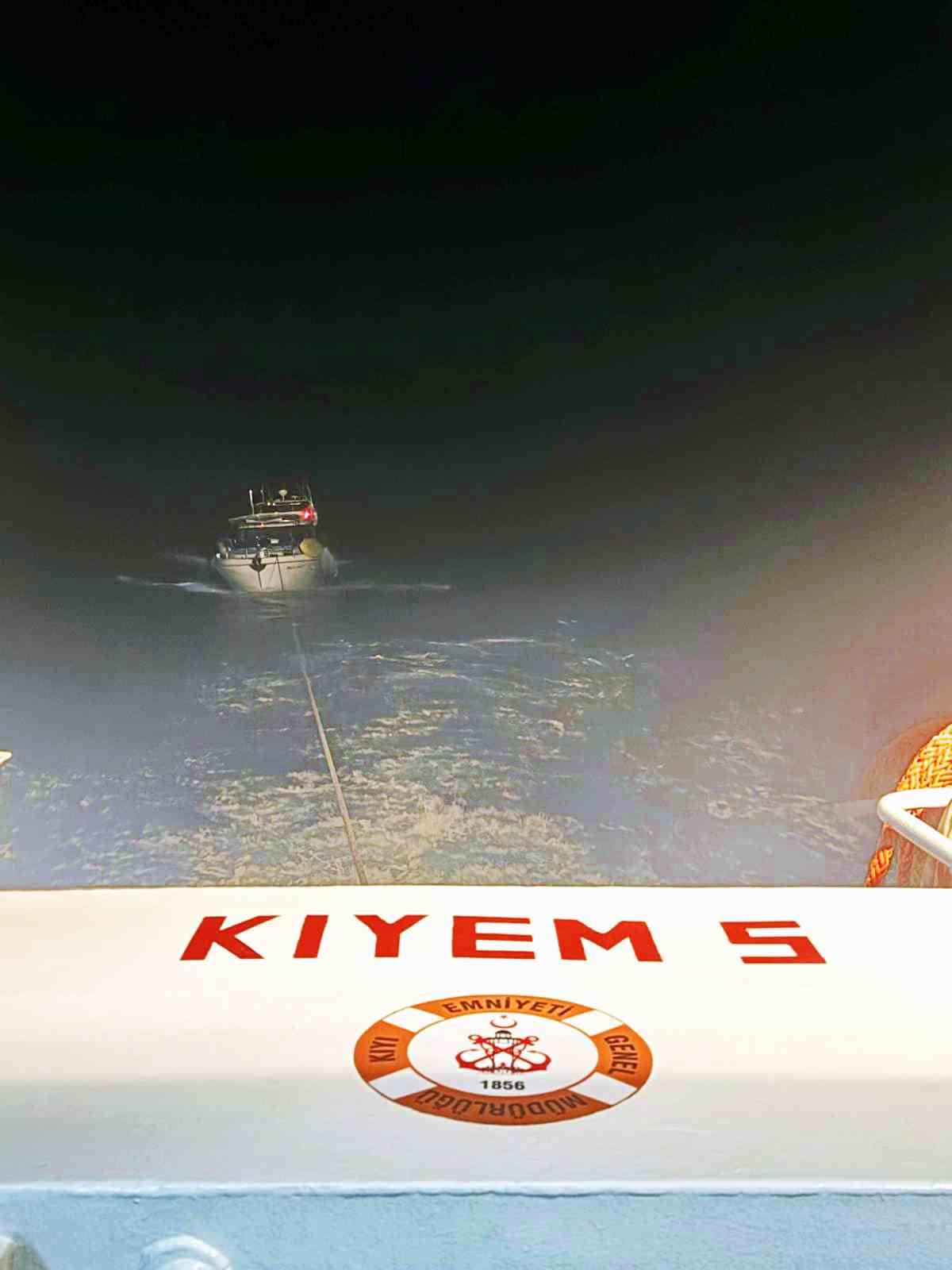 dalaman-aciklarinda-suruklenen-tekne-kurtarildi