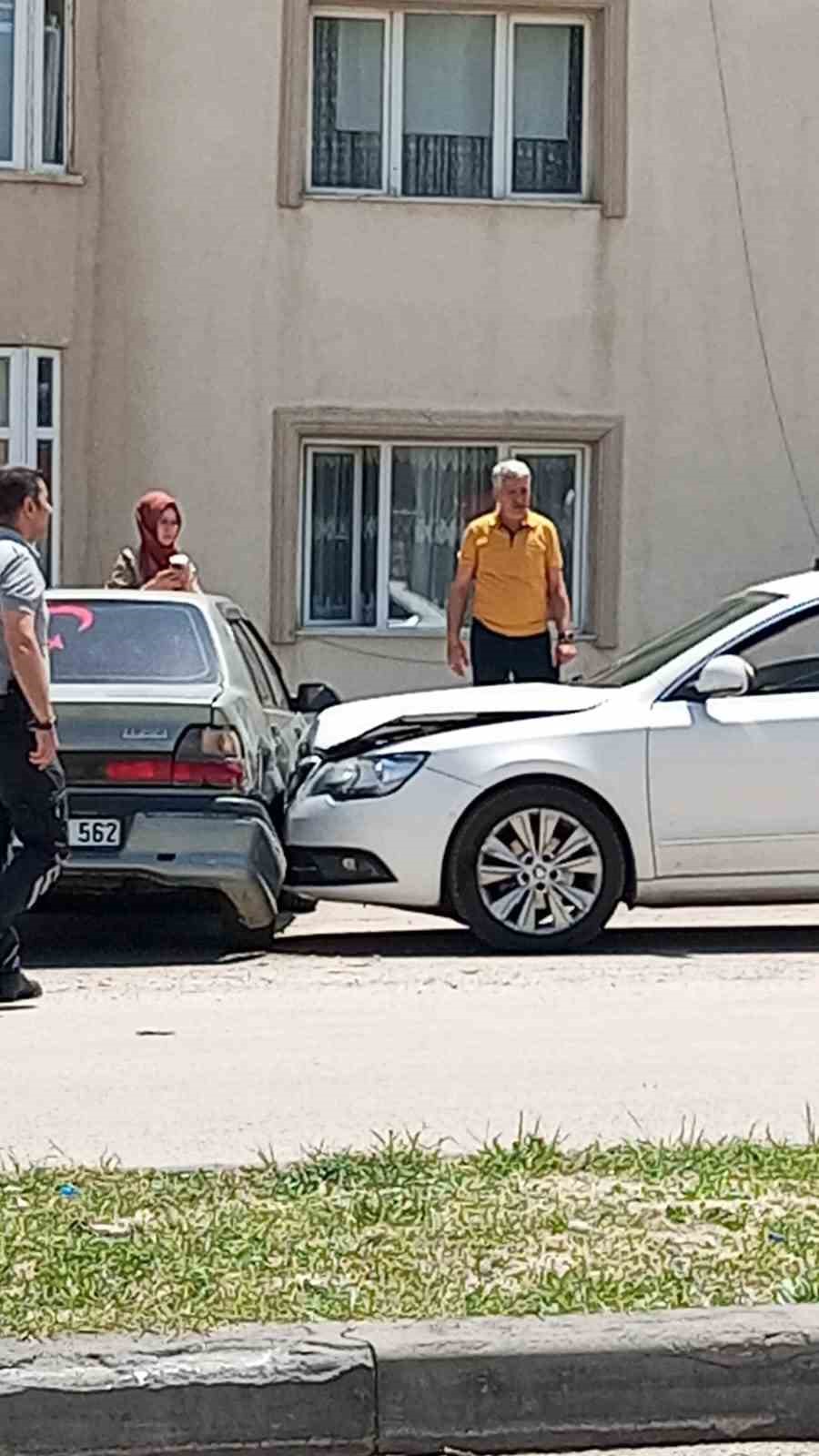 kalp-krizi-geciren-surucu-zincirleme-kazaya-neden-oldu