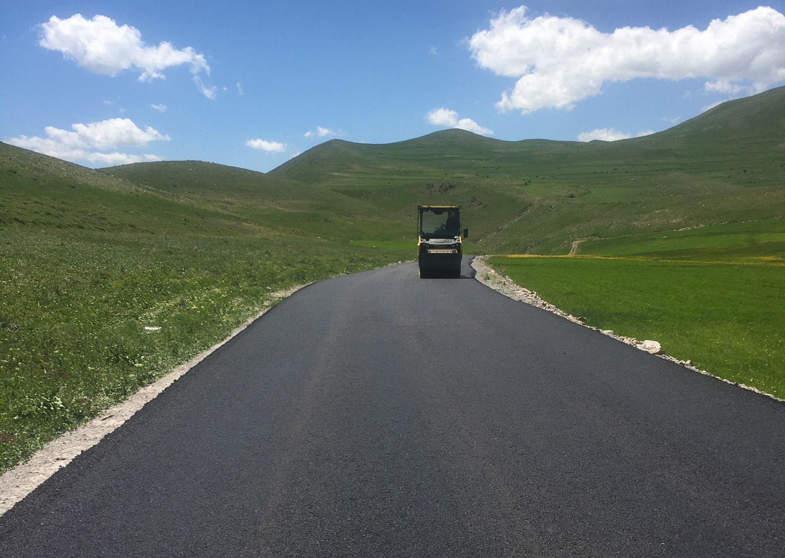 karsta-ozel-idare-yaptigi-yollarla-uzagi-yakin-ediyor