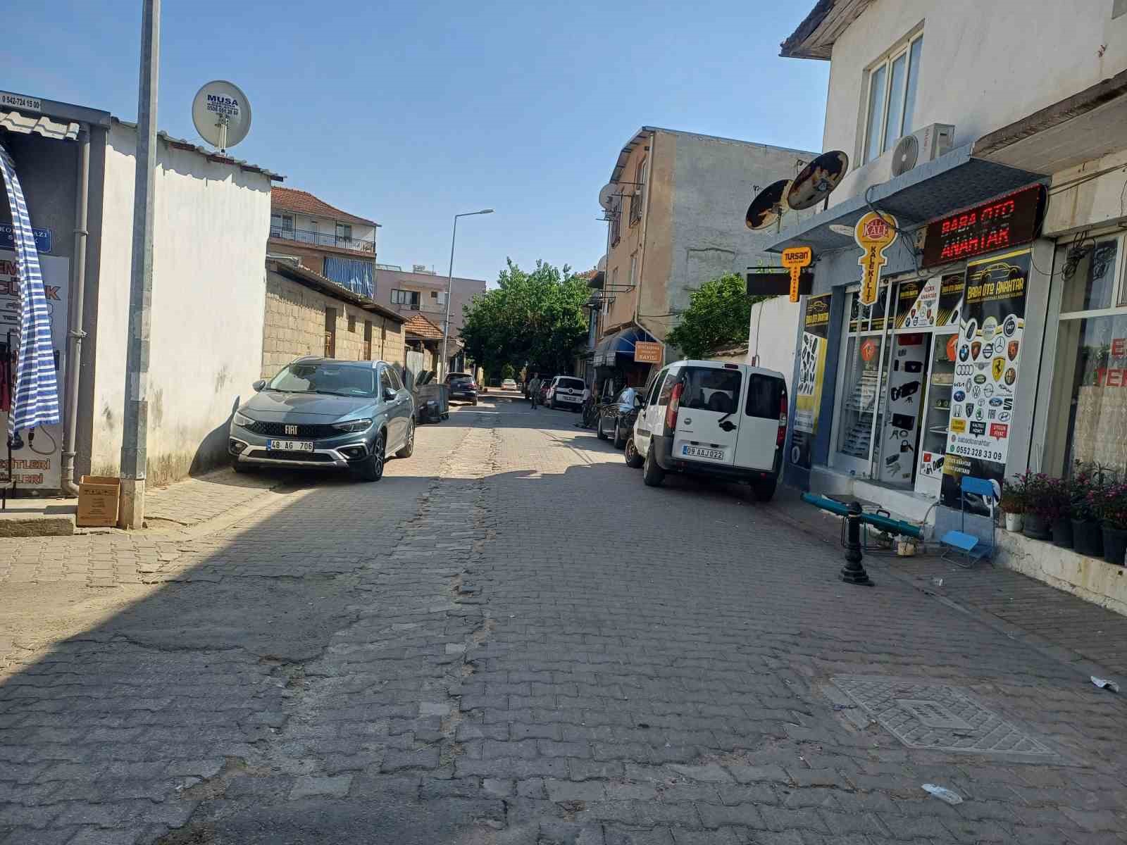 kosklu-vatandaslardan-kaldirim-tepkisi