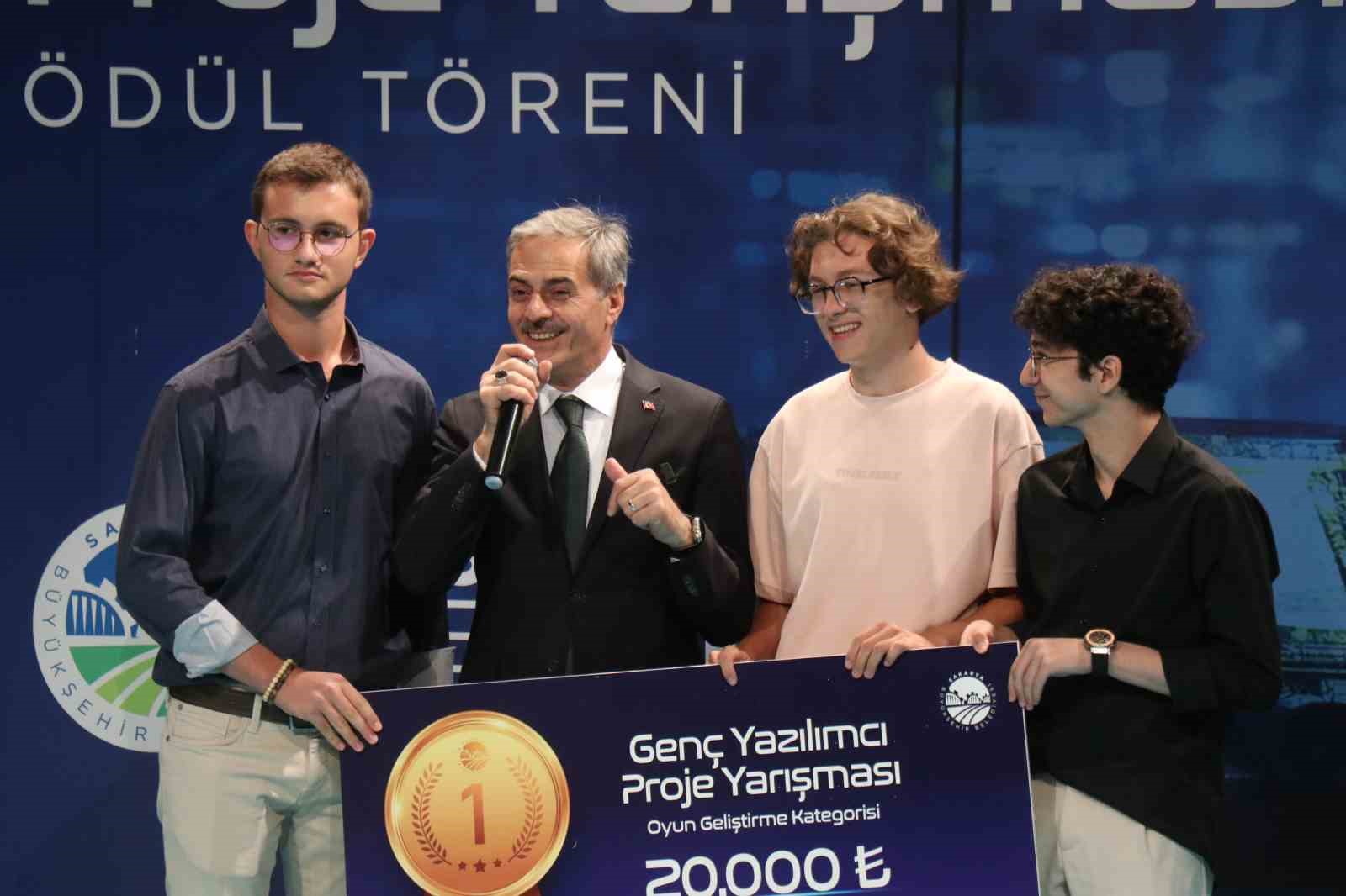 mujdeli-haber-genc-yazilimcilarin-odul-toreninde-geldi-sakaryaya-bilim-merkezi-kurulacak
