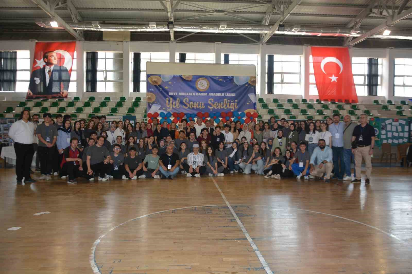 ogrenciler-teknolojik-ve-bilimsel-calismalarini-sergiledi