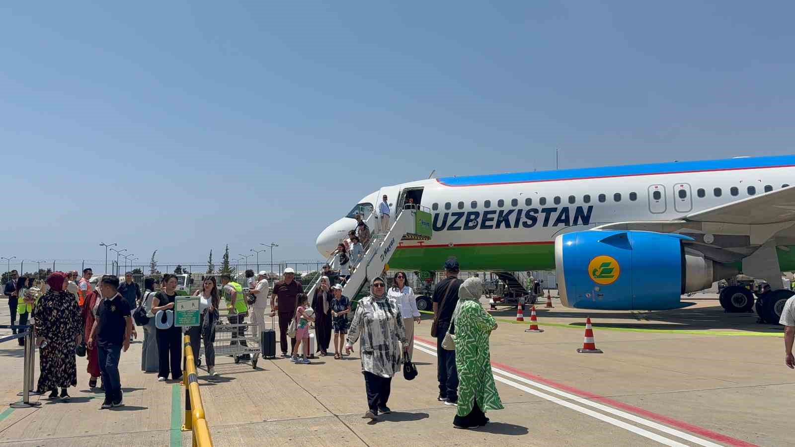 ozbekistandan-gazipasa-alanya-havalimanina-ilk-direkt-ucus-gerceklesti