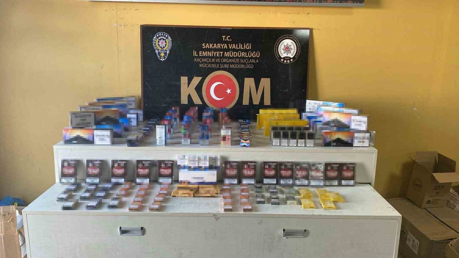 polisten-nokta-operasyon-yuzbinlerce-makaron-sigara-ve-cinsel-icerikli-urun-ele-gecirildi
