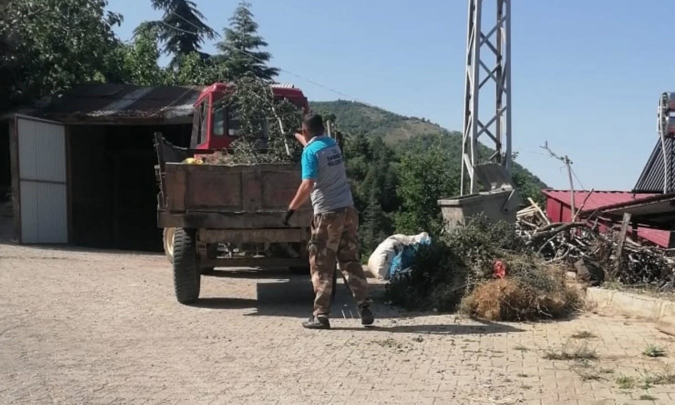 saimbeylide-sokaklar-temizlendi-copler-dezenfekte-edildi