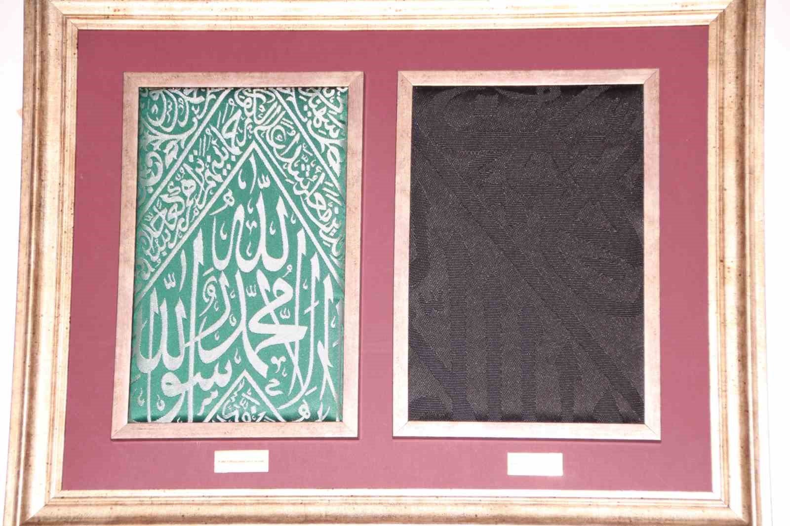 seyh-edebali-turbesinde-hediye-edilen-kabe-ortusune-gelisi-guzel-birakilmasi-tepkilere-neden-oldu