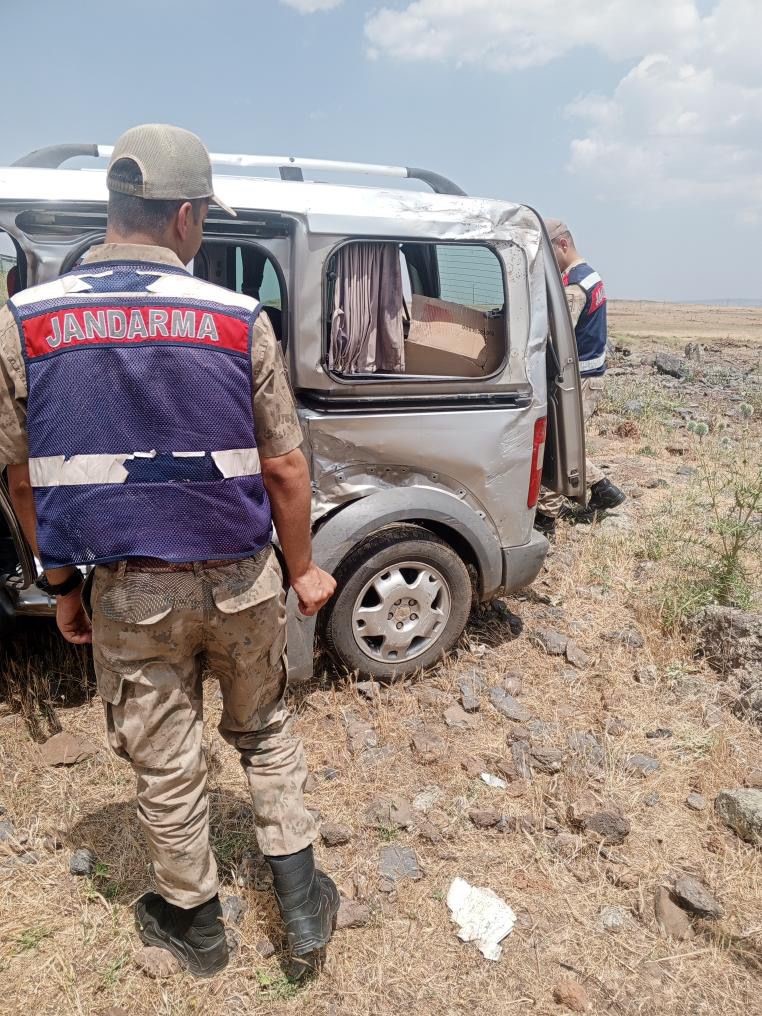 siverekte-trafik-kazasi-2si-bebek-4-yarali