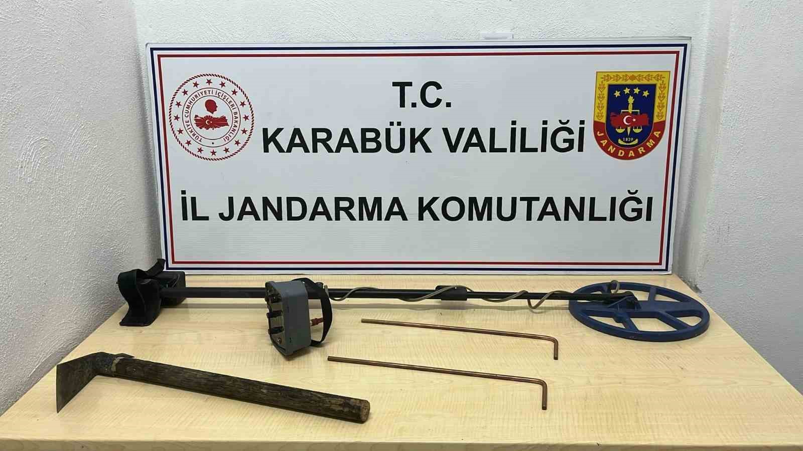 tarihi-kentte-defineciler-sucustu-yakalandi