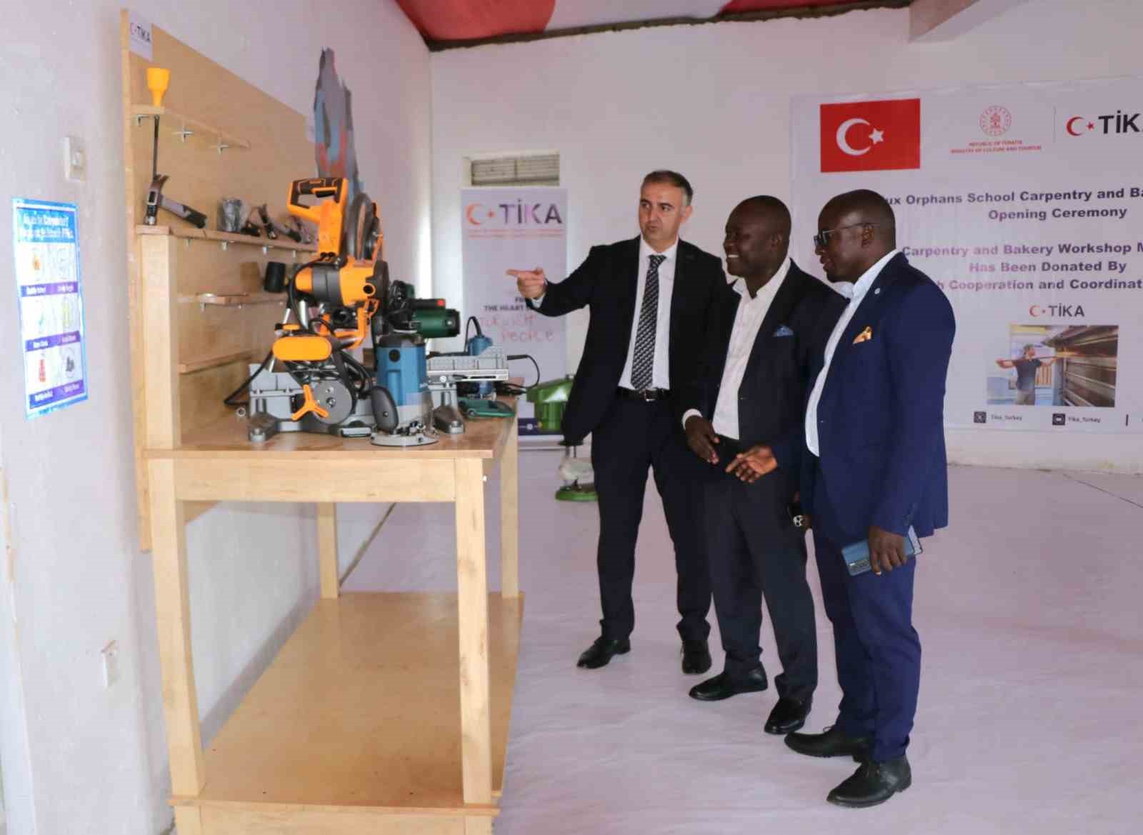 tika-alux-yetimler-okulunda-marangozluk-atolyesi-kurdu