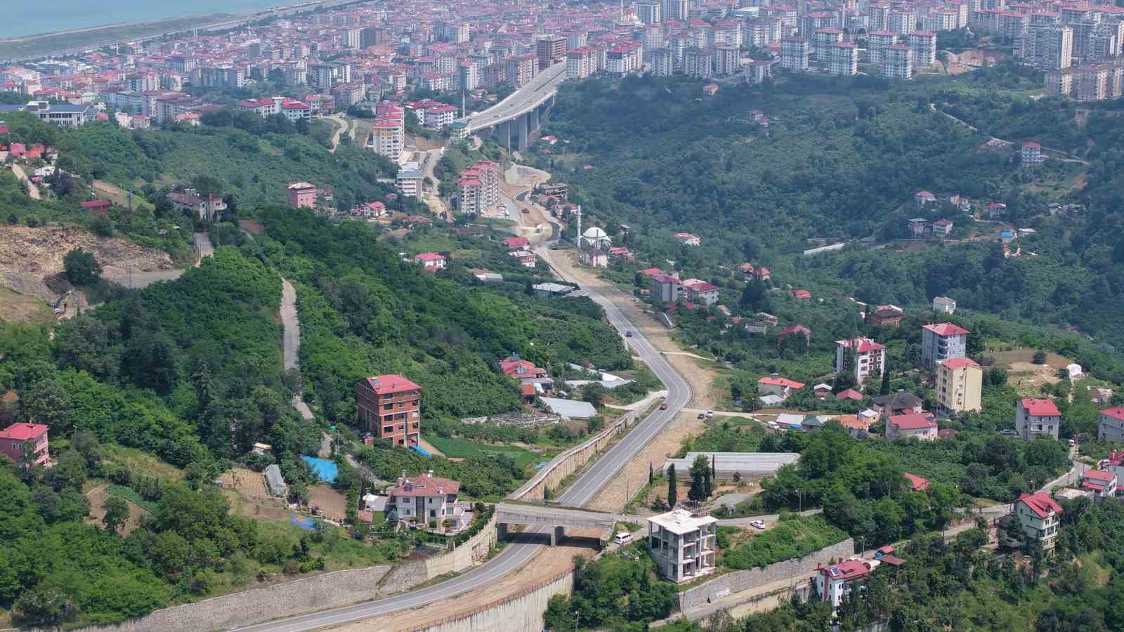 trabzonda-13-yildir-bitmeyen-yol-tepki-cekiyor