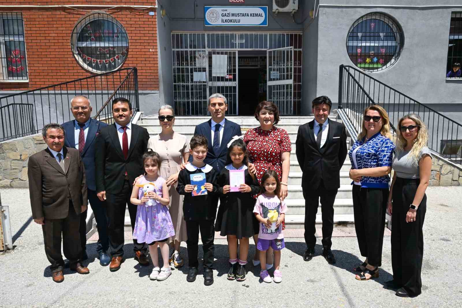 vali-aktas-resim-sergisini-ziyaret-etti