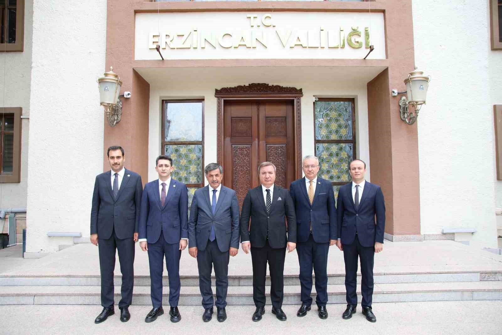 vali-aydogdu-baska-illere-atamalari-yapilan-kaymakamlari-makaminda-kabul-etti