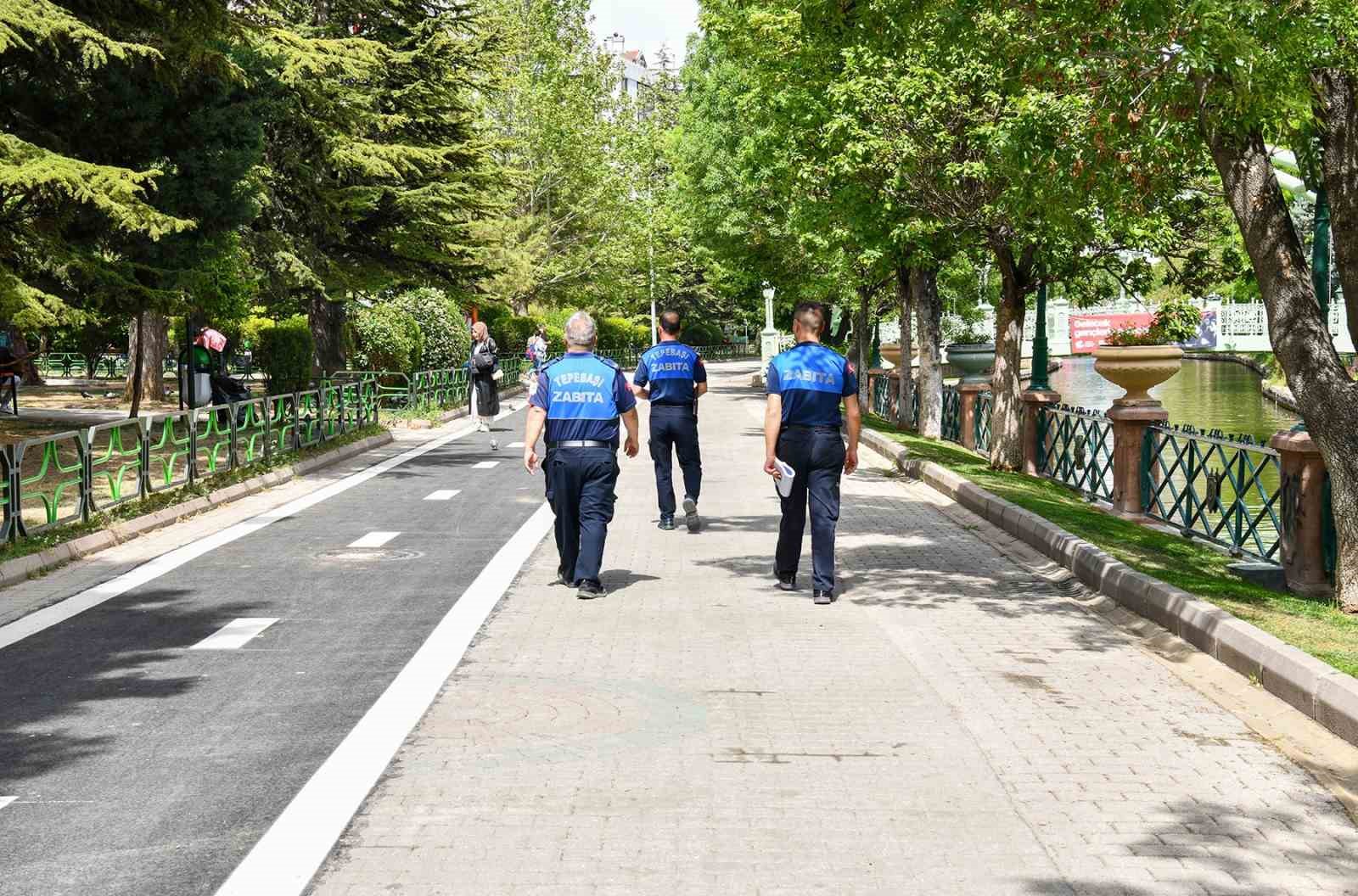 yerlere-sigara-izmariti-cop-atan-62-vatandasa-183-bin-86-lira-para-cezasi-uygulandi