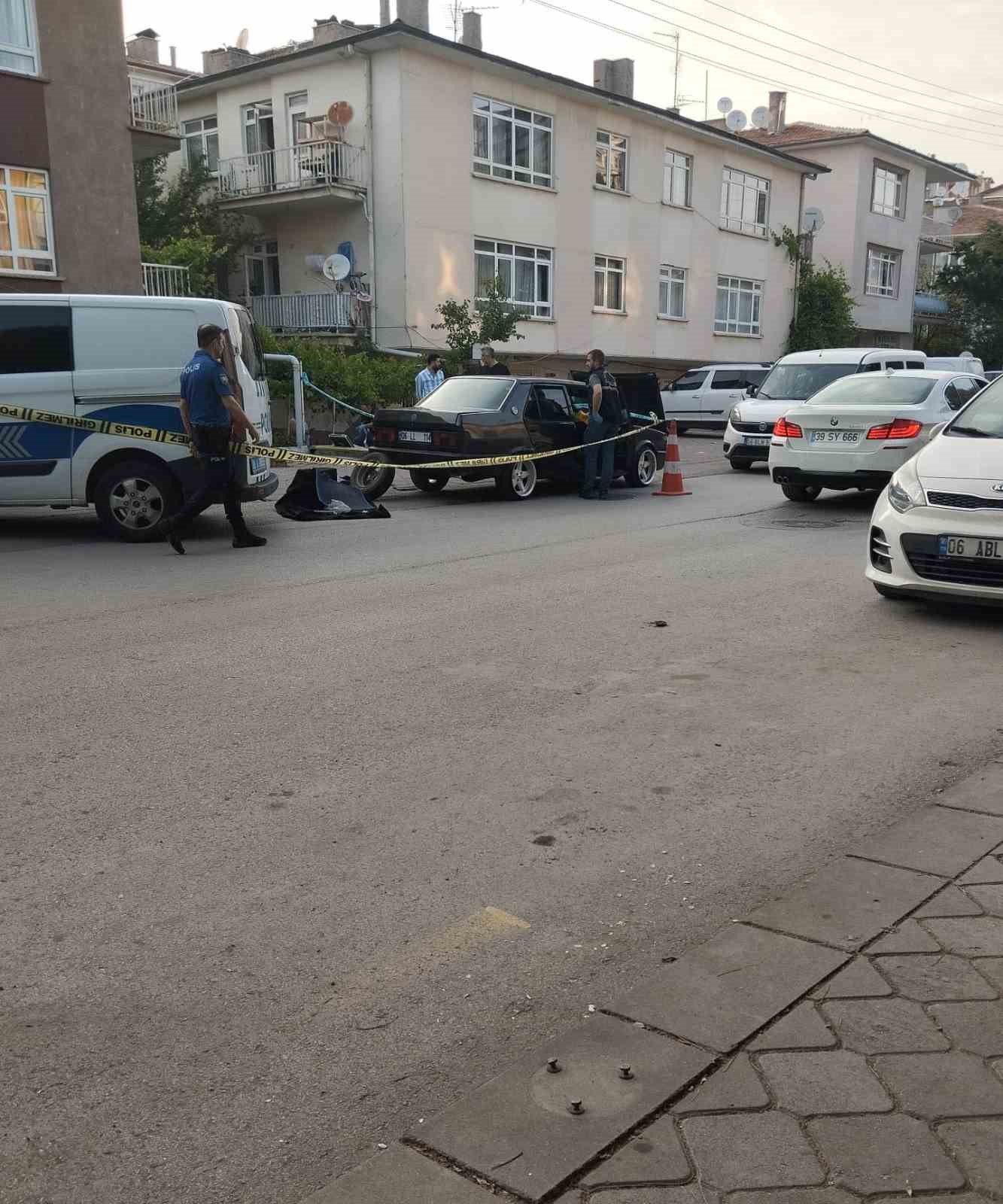 ankarada-sokak-ortasinda-uyusturucu-krizine-girdigi-ongorulen-2-kisi-hayatini-kaybetti