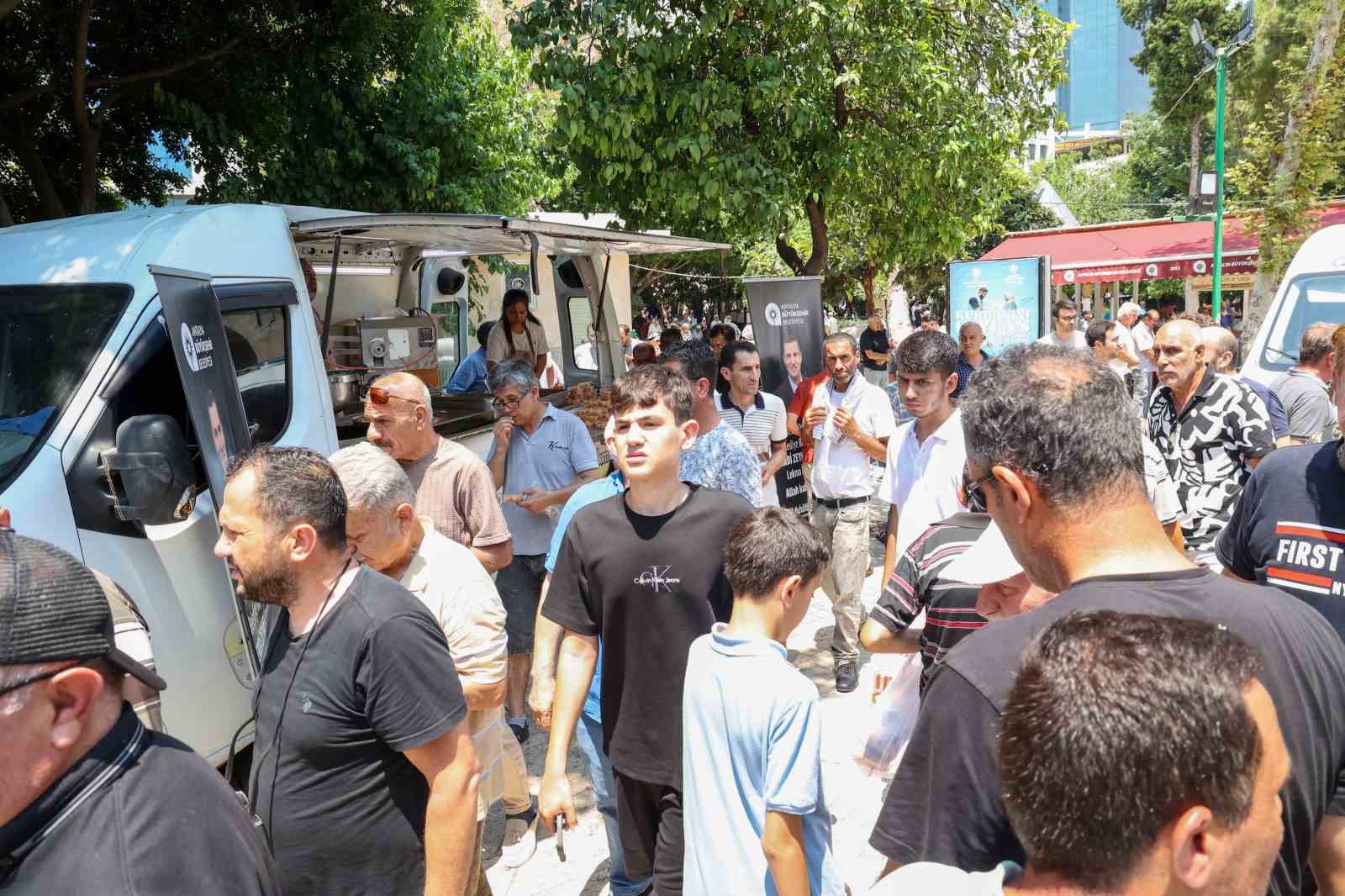 antalya-buyuksehir-belediyesinden-ferdi-zeyrek-icin-lokma-dagitimi