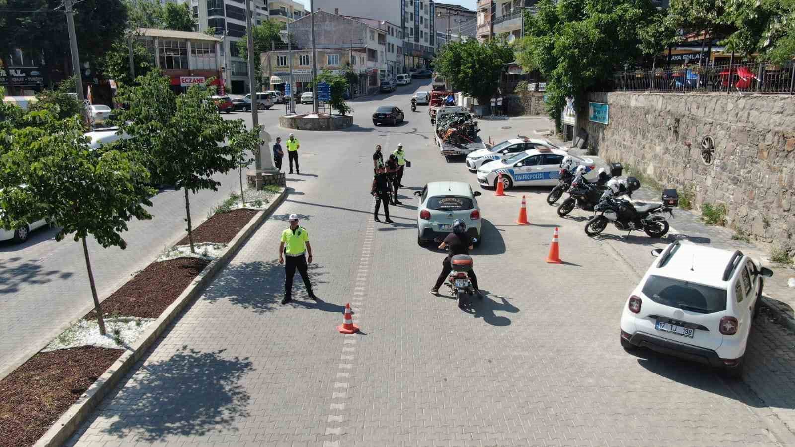 ayvacikta-trafik-ve-asayis-uygulamasi