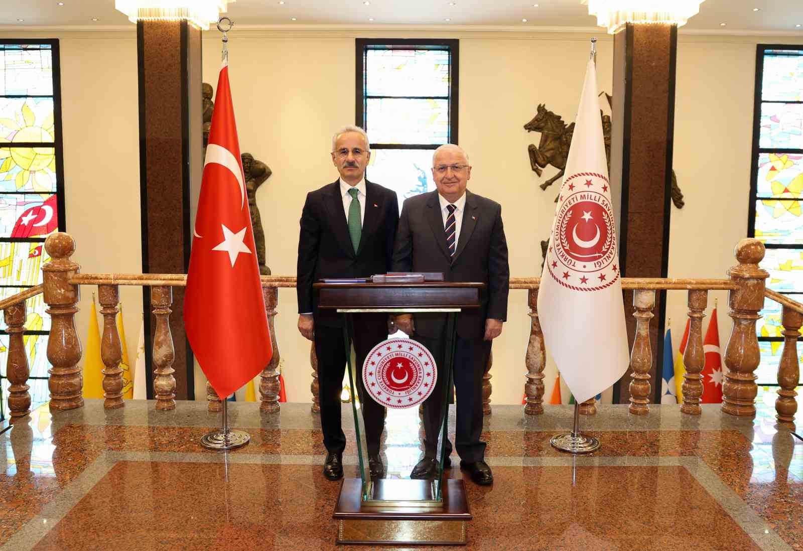 bakan-guler-ulastirma-ve-altyapi-bakani-uraloglu-ile-bir-araya-geldi