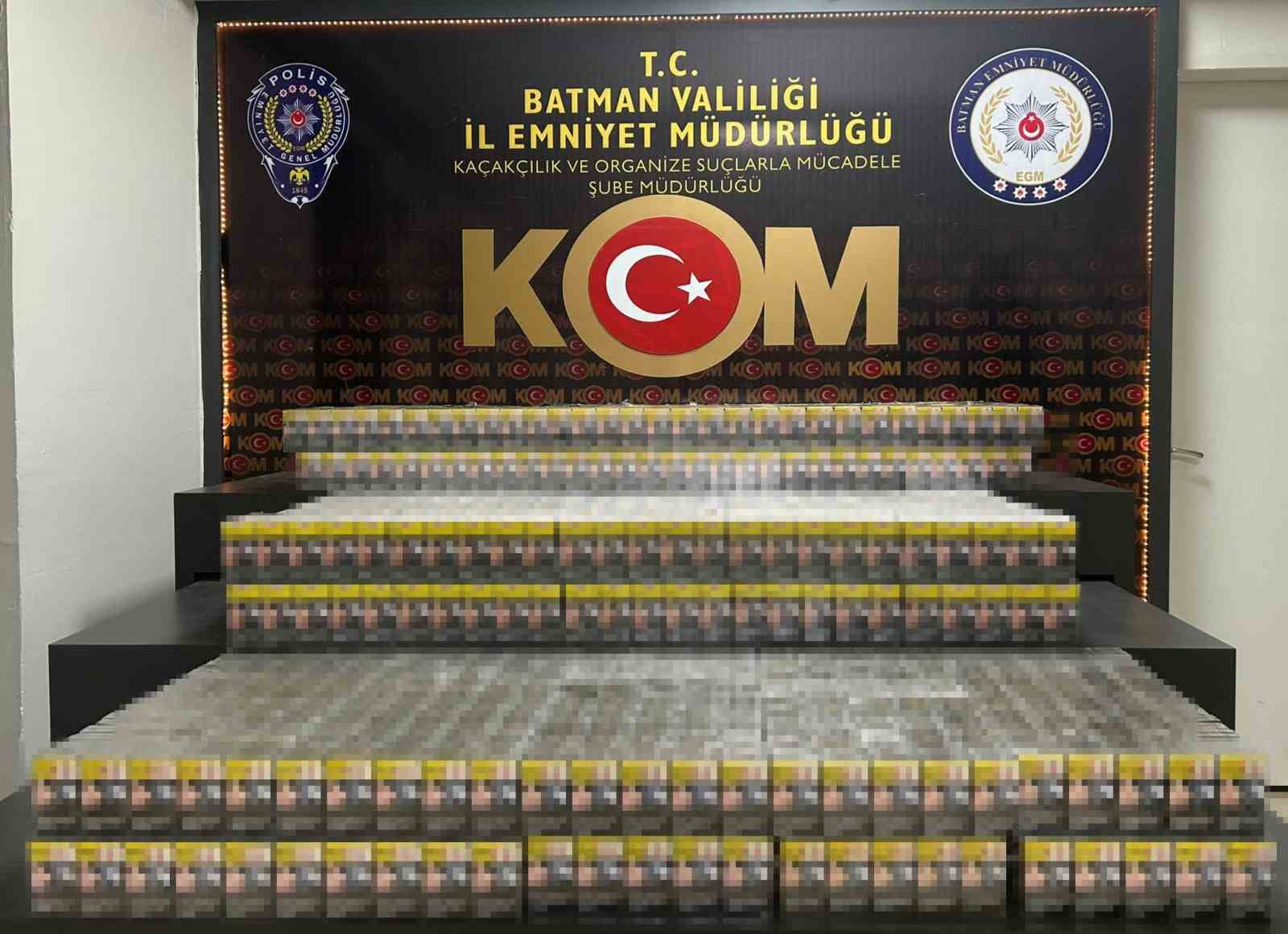 batmanda-kamyonet-icinde-5-bin-240-paket-sigara-ele-gecirildi