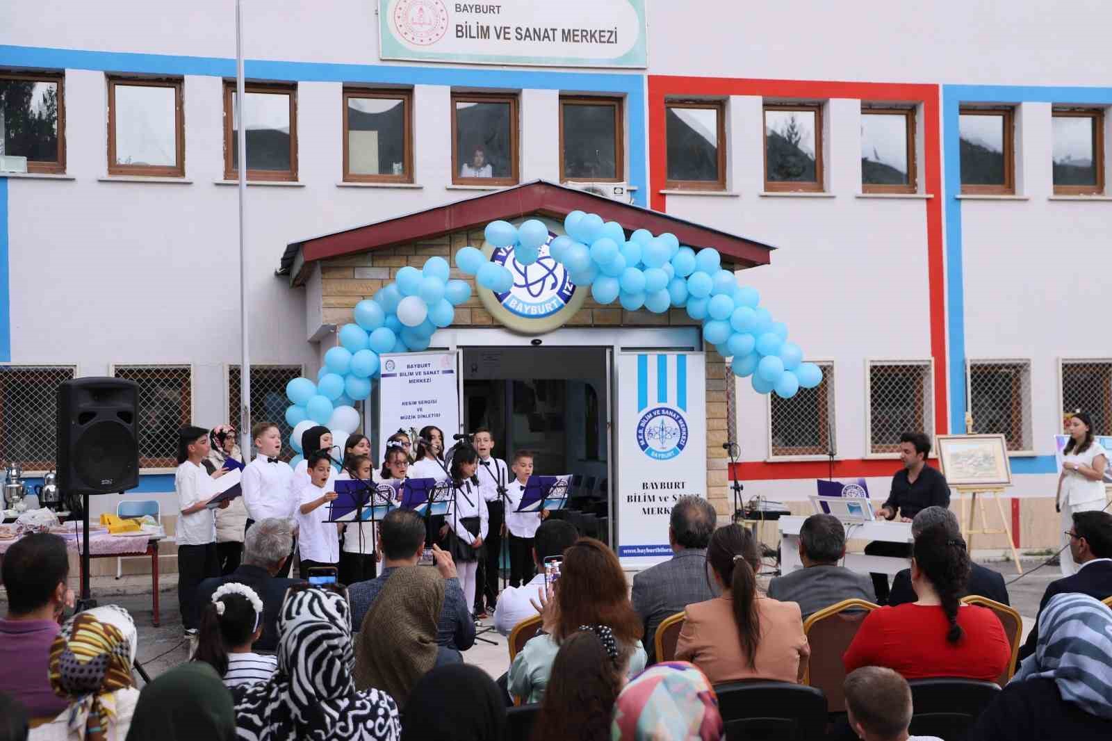 bayburt-bilim-ve-sanat-merkezi-ogrencileri-konser-verdi