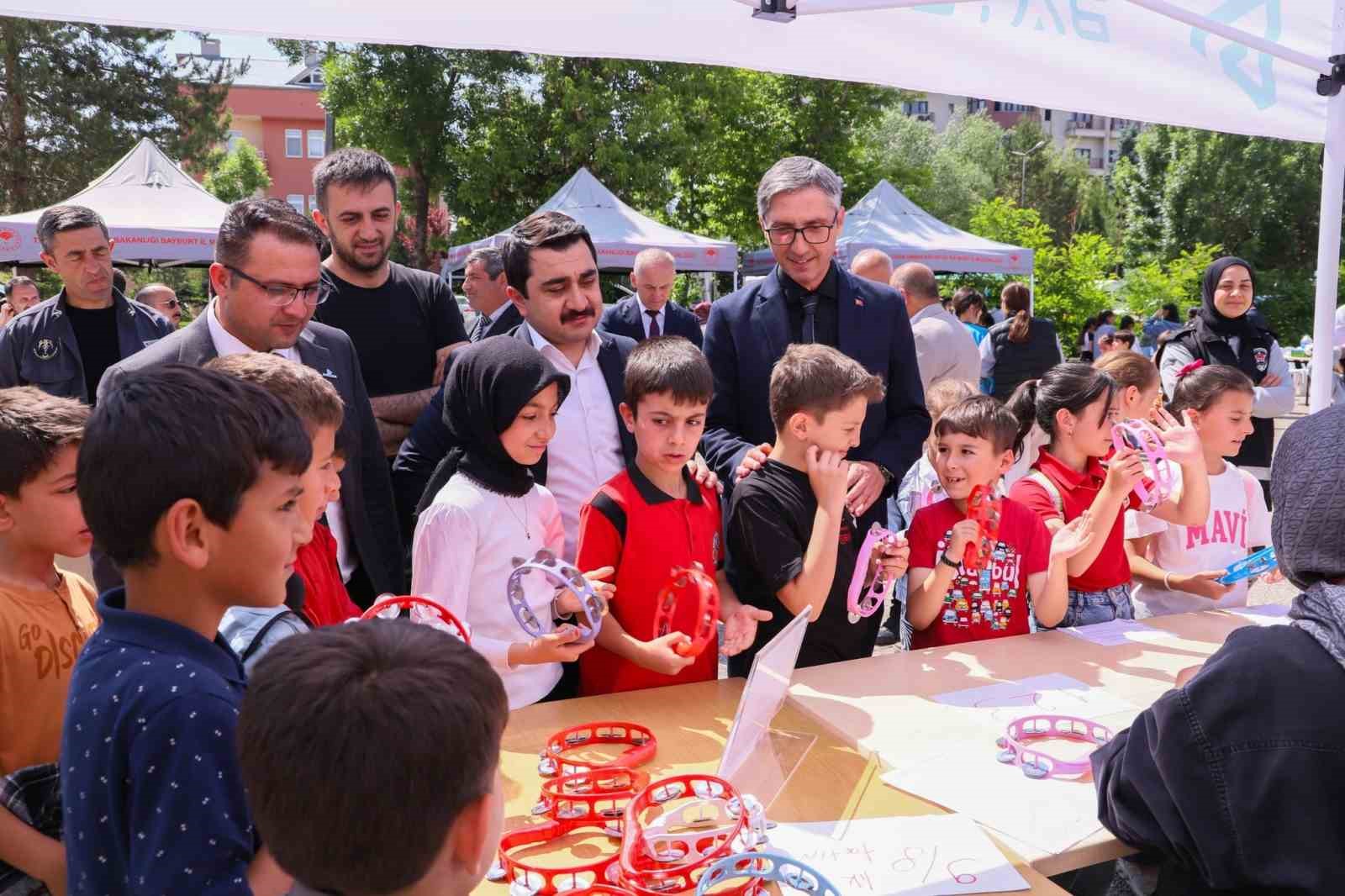bayburtta-2-gun-surecek-bilimin-isiginda-bayburt-bilim-senligi-basladi