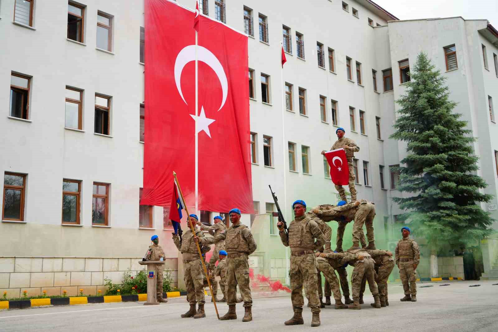 bayburtta-jandarmanin-186nci-yili-coskuyla-kutlandi-tufekli-hareketler-gosterisi-nefes-kesti