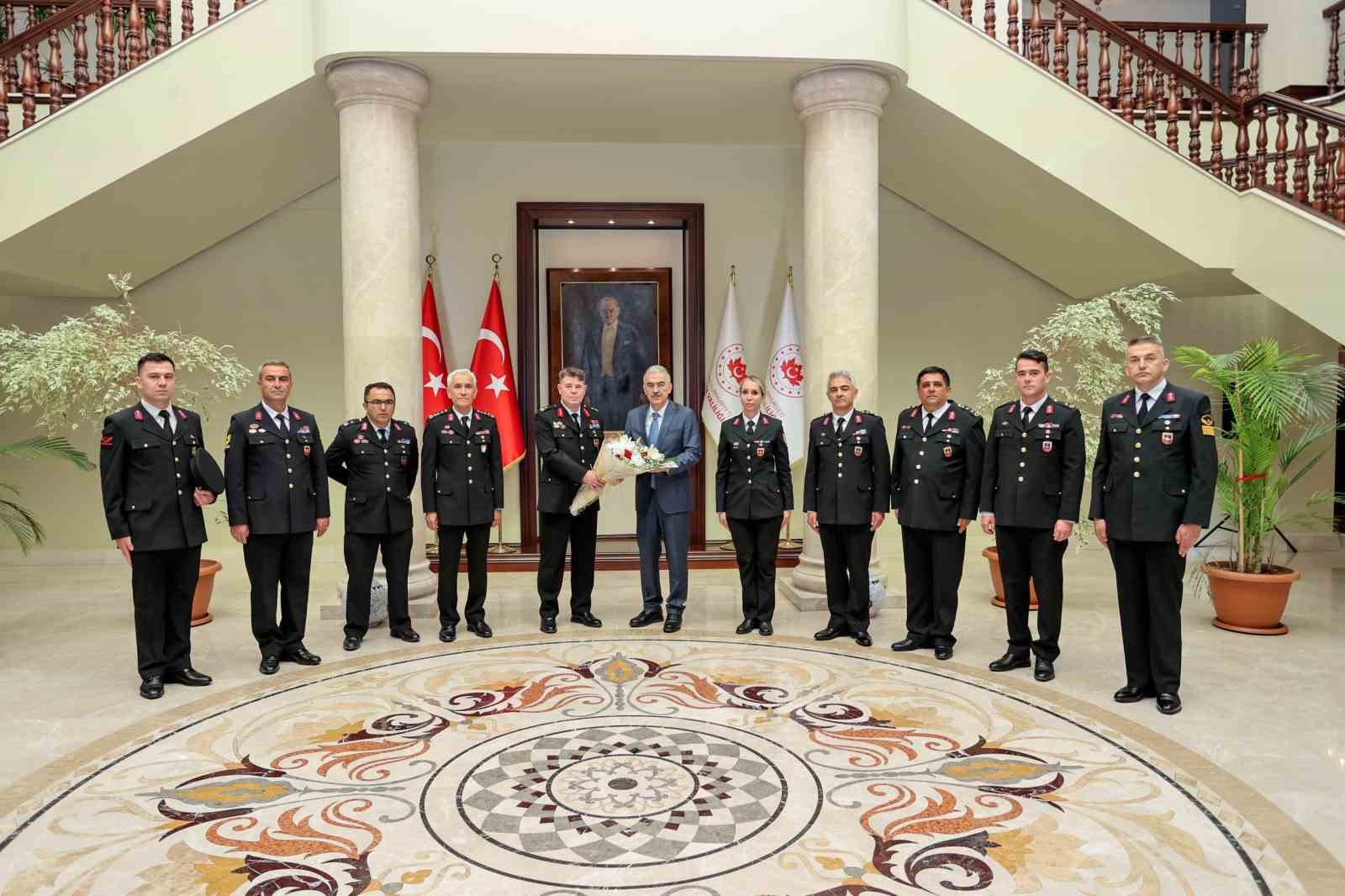 bursa-valisi-erol-ayyildiz-jandarma-teskilatinin-186-kurulus-yilini-kutladi