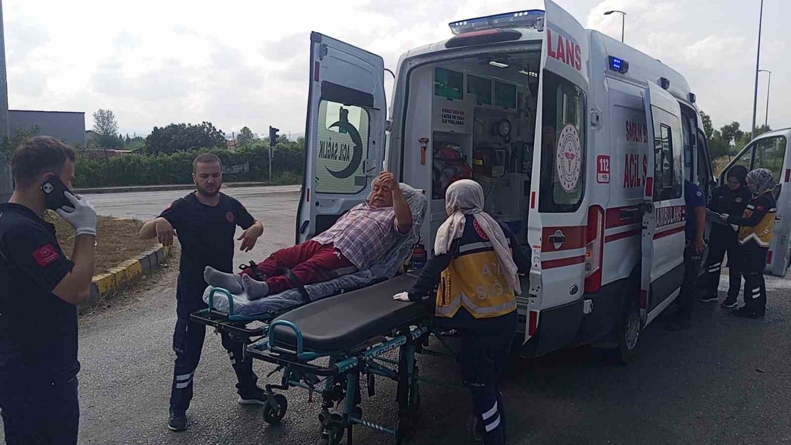 caycumada-hasta-sevki-yapan-ambulansla-otomobil-carpisti
