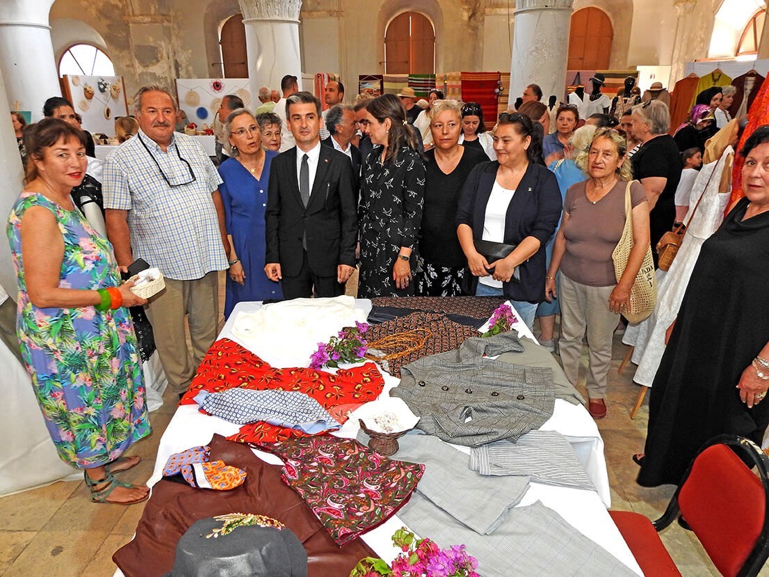 cesme-halk-egitim-merkezinden-yil-sonu-sergisi