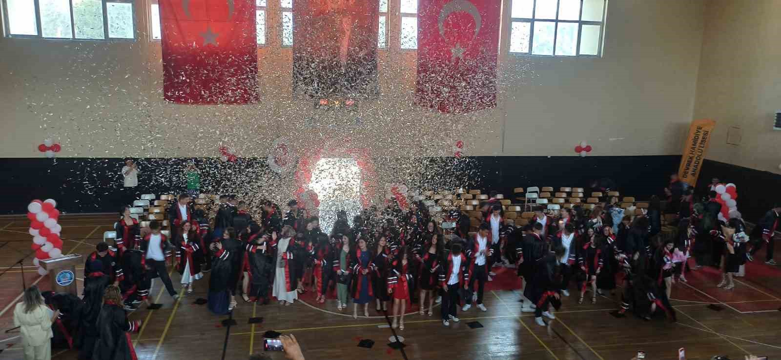 devrek-hamidiye-anadolu-lisesinden-mezuniyet-toreni