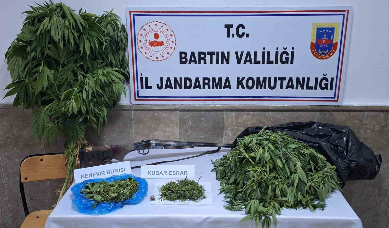 jandarmadan-uyusturucu-operasyonu-2-gozalti
