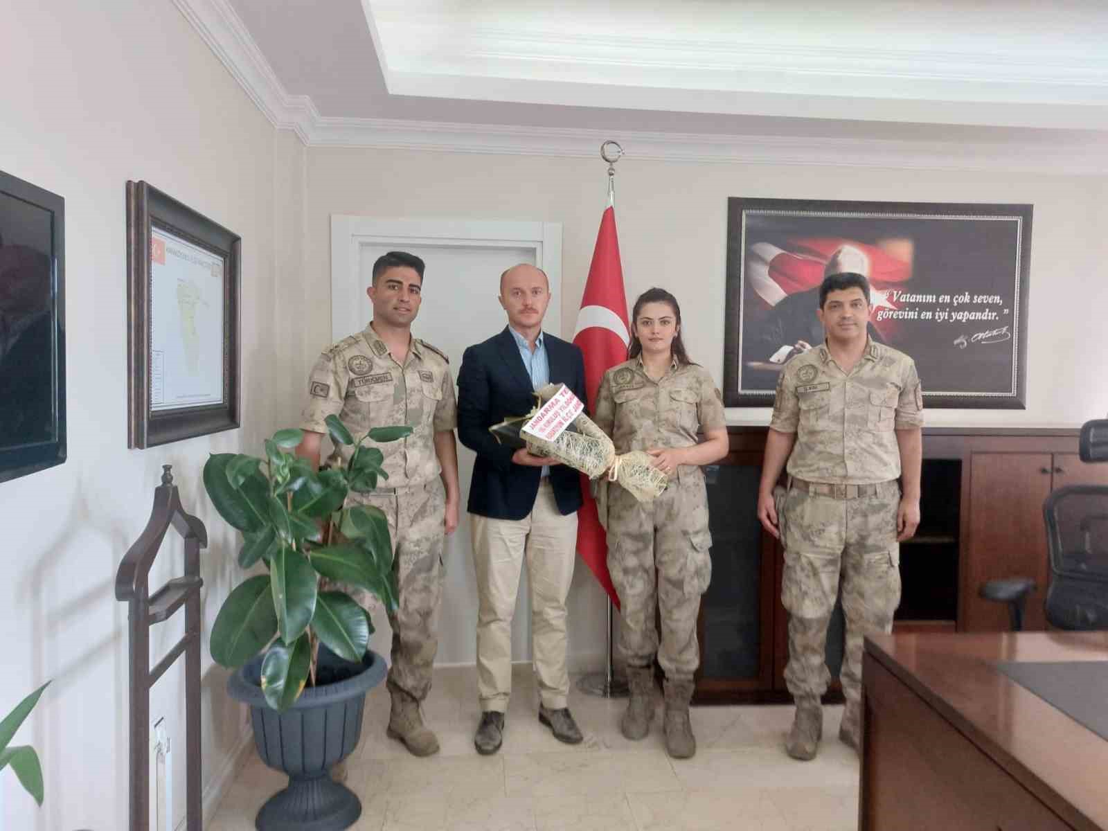karakoyunlu-kaymakami-nurettin-yavuz-jandarma-personelini-makaminda-kabul-etti