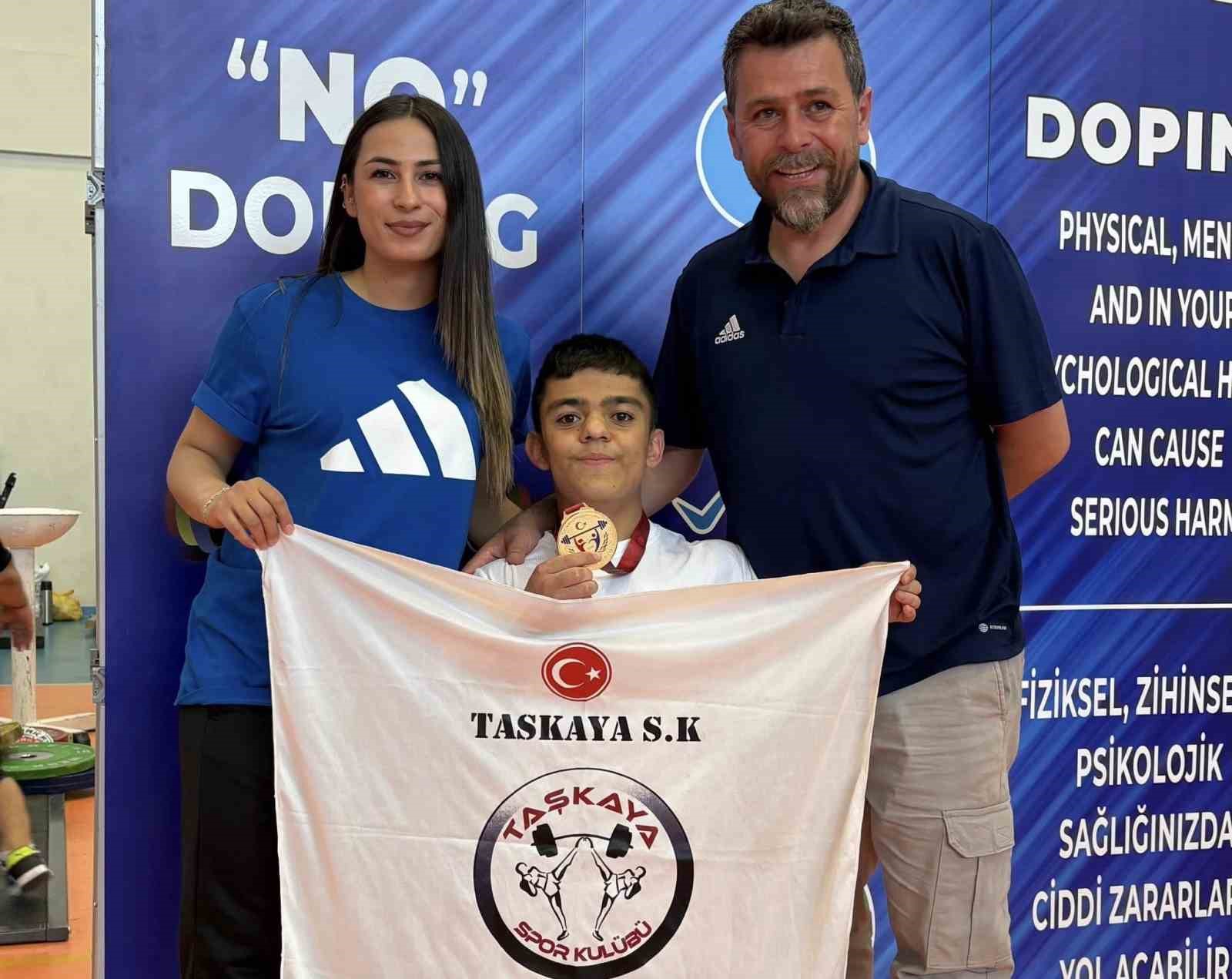 kayserili-bedensel-engelli-haltercilerden-iki-altin-madalya