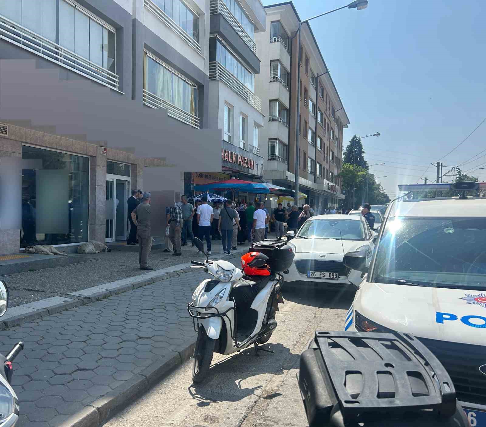 kredi-verilmeyince-pompali-tufekle-bankayi-basti