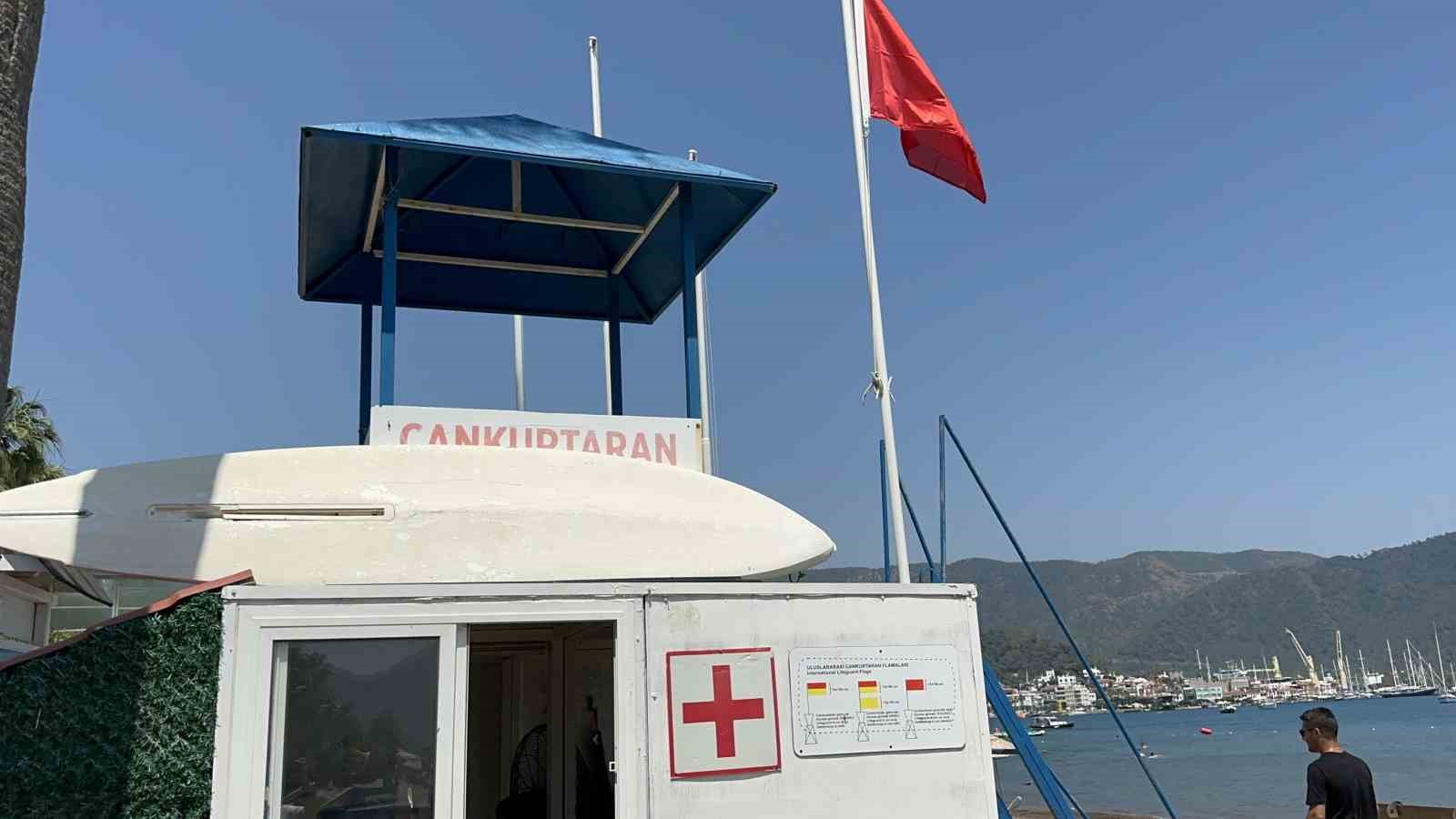 marmariste-mavi-bayrakli-halk-plajinda-cankurtaranlar-goreve-basladi