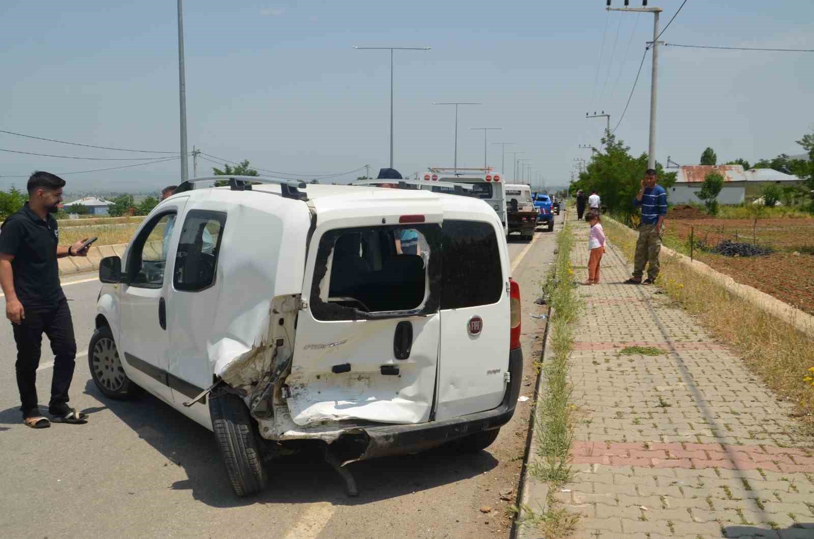 musta-trafik-kazasi-6-yarali
