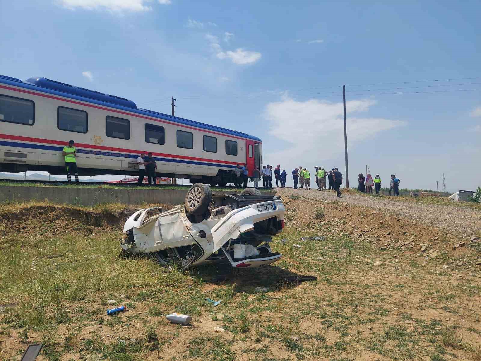 musta-tren-otomobile-carpti-1-yarali