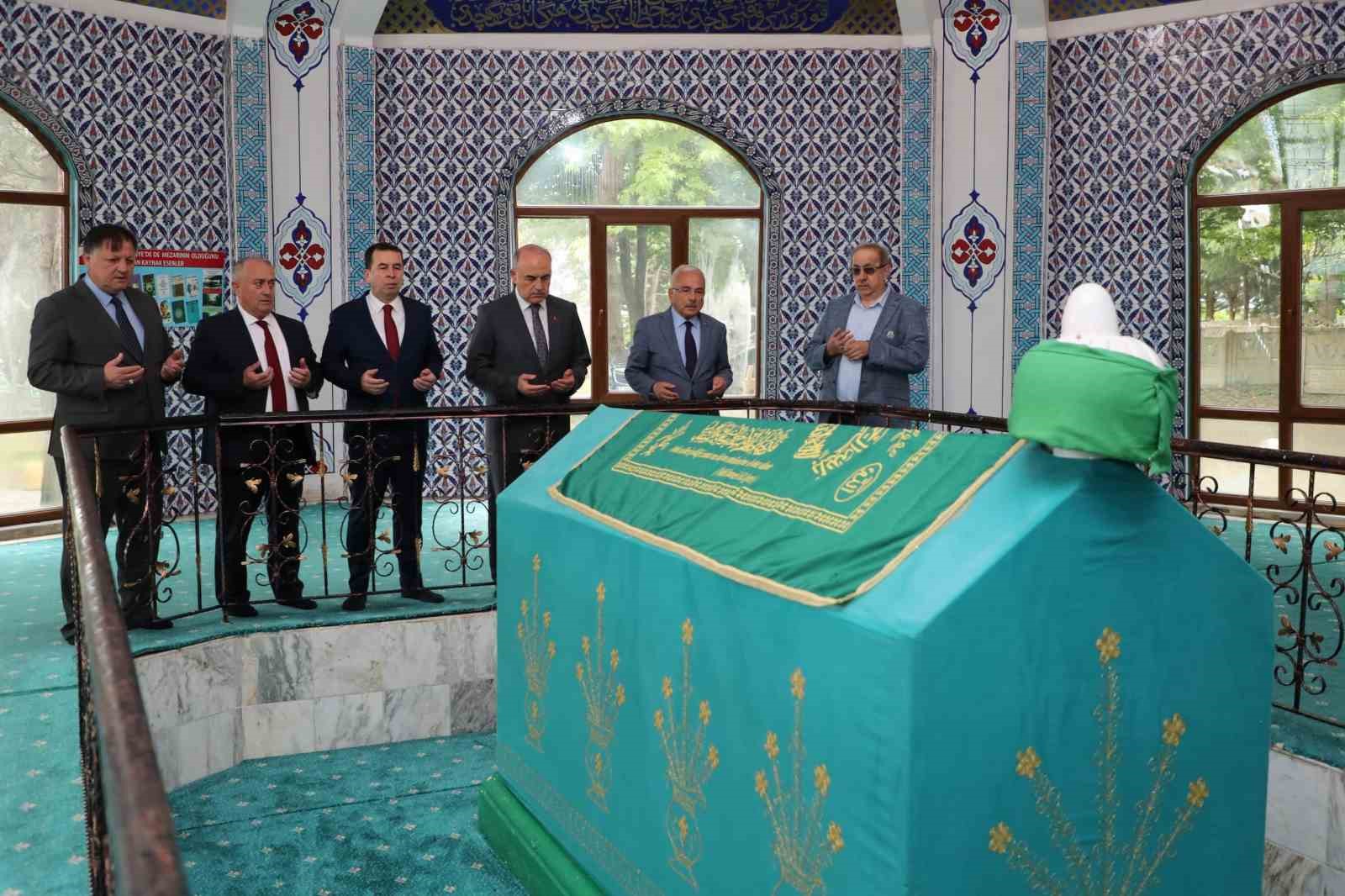 orduda-yunus-emre-anildi