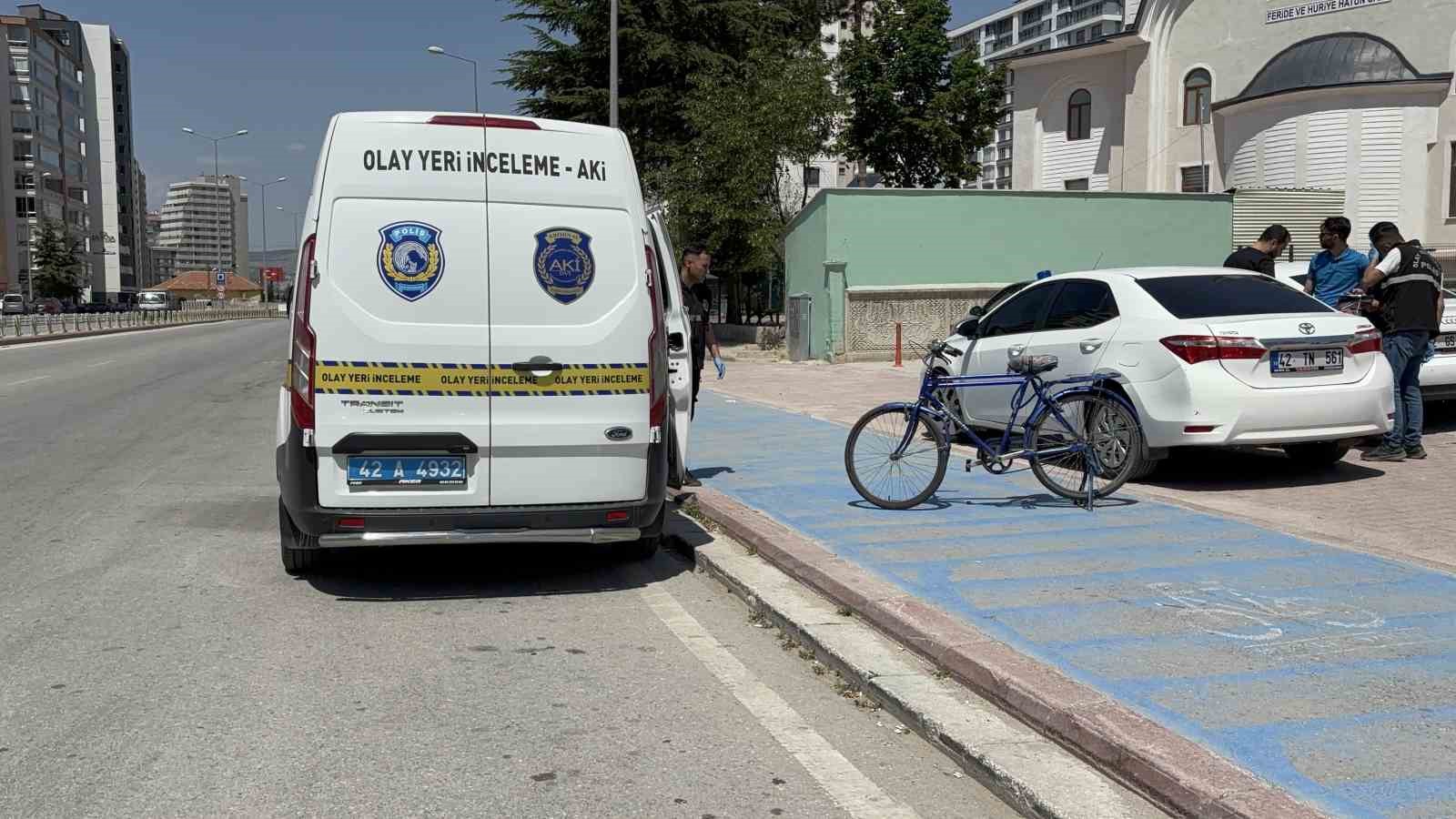 otomobilin-carptigi-bisikletli-hayatini-kaybetti