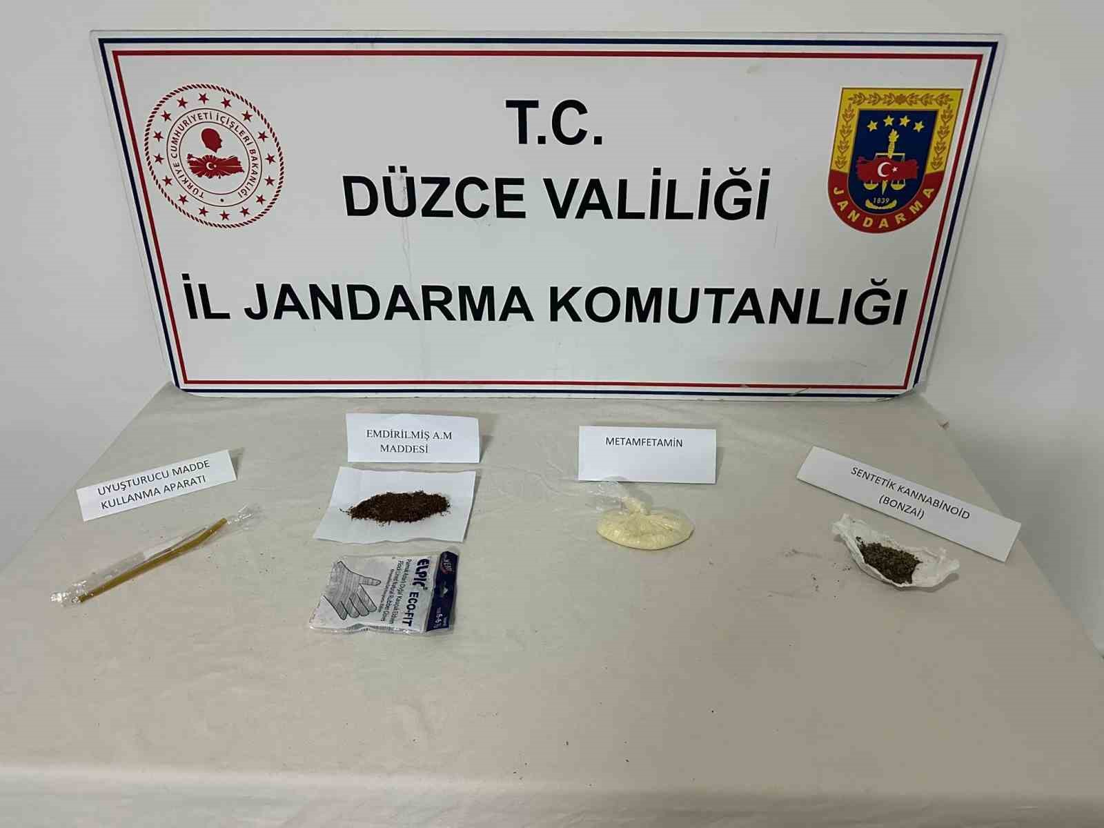 sakaryadan-duzceye-uyusturucu-getirirken-yakalandi