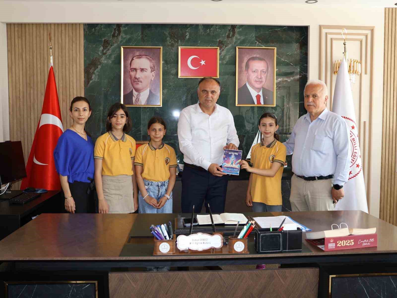 sinopta-ilkokul-ogrencilerinin-uzay-yolculugu-hikayelerini-kitaplastirip-sunum-yaptilar