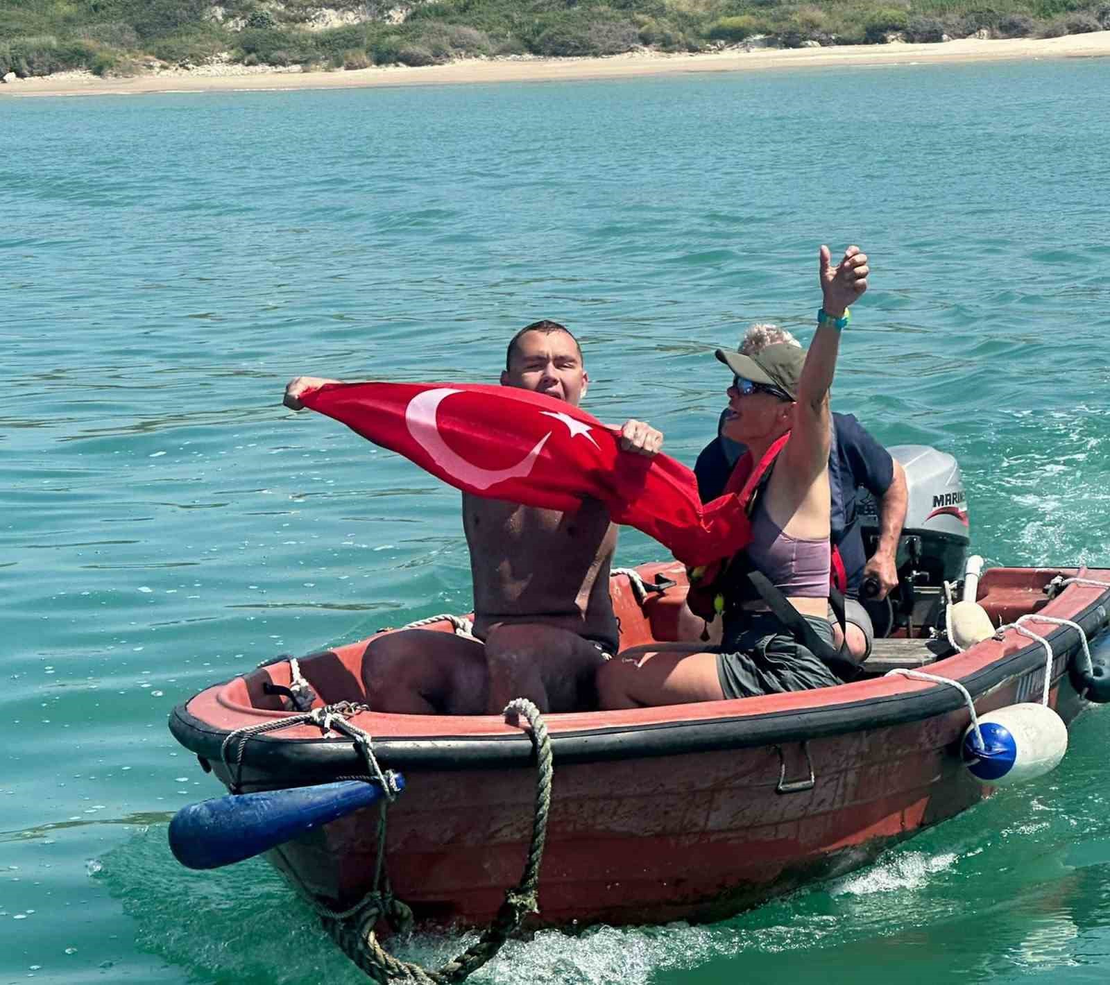 tuna-tunca-mans-denizini-yuzerek-gecen-otizmli-ilk-turk-sporcu-oldu