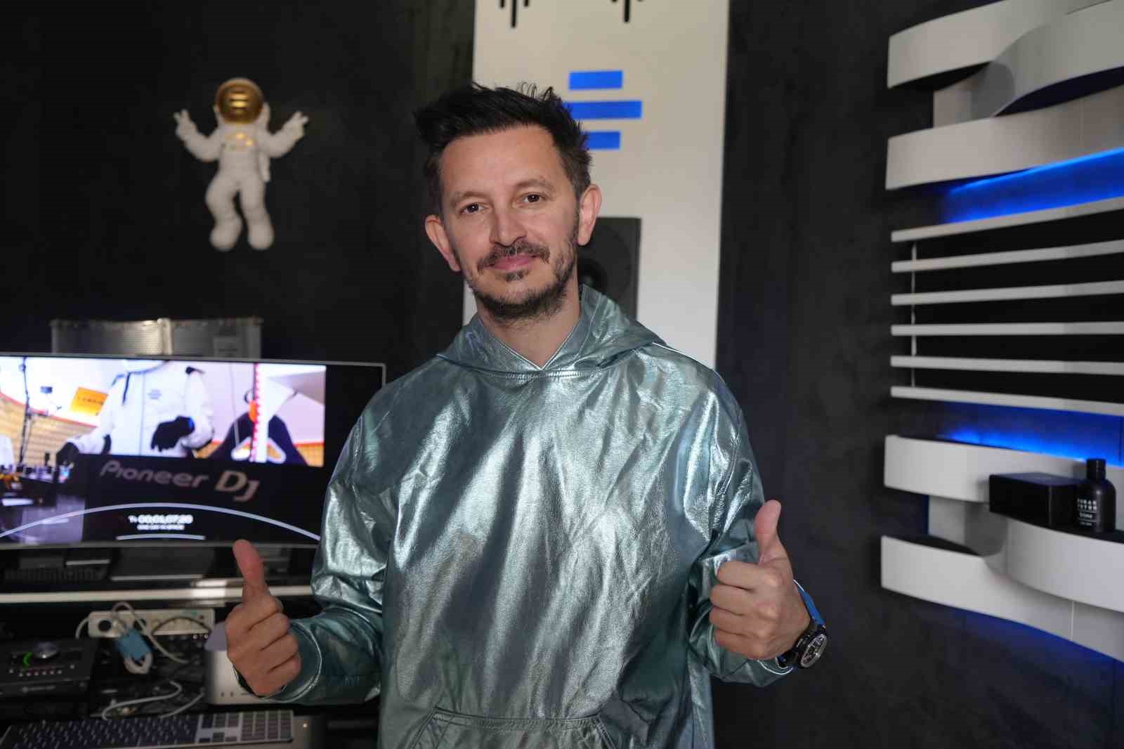turk-dj-55-bin-fitte-muzik-yapti-guinness-dunya-rekoru-geldi