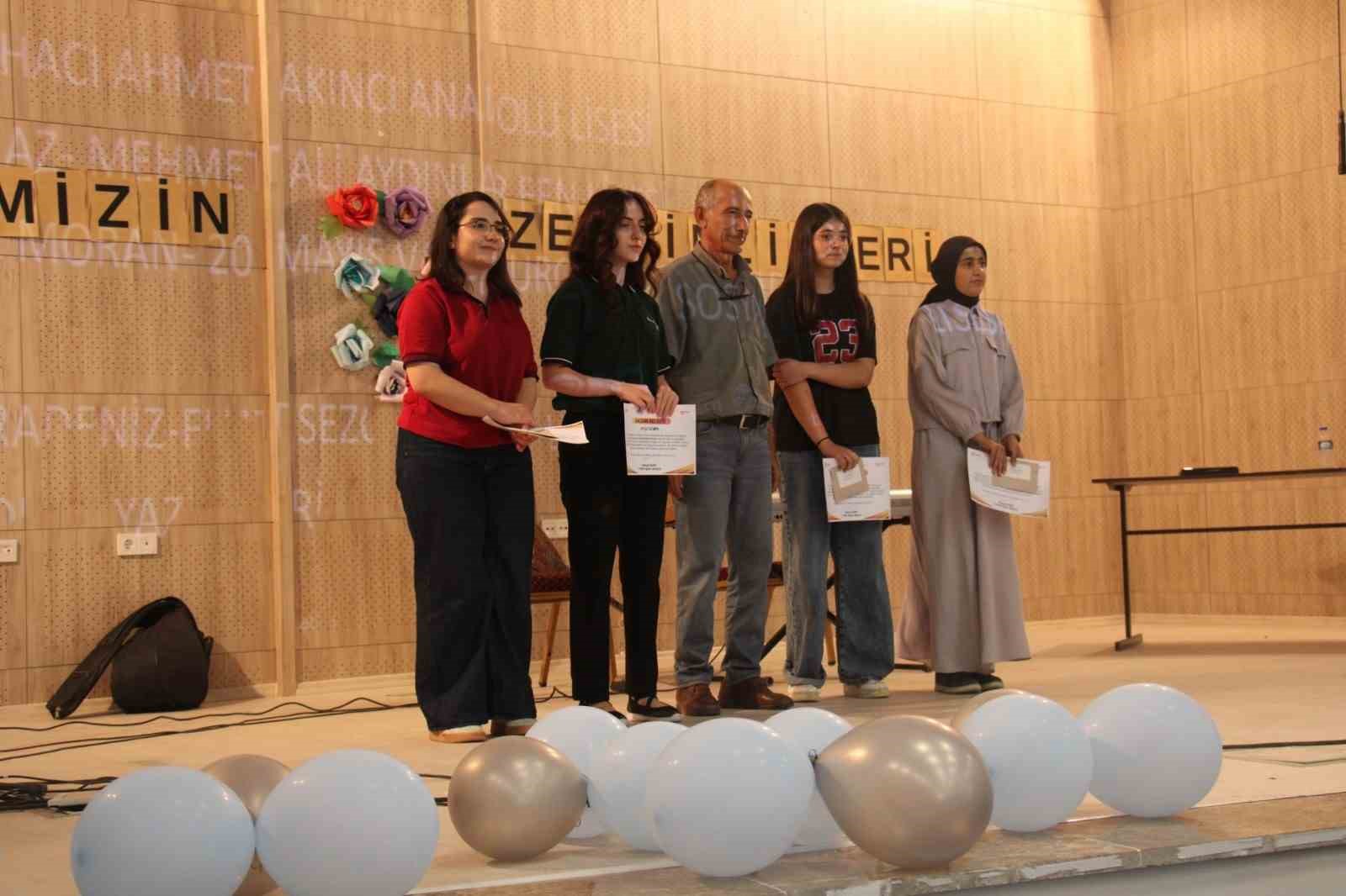 yazar-remzi-kokargul-kitap-gelirini-ogrencilere-bagisladi