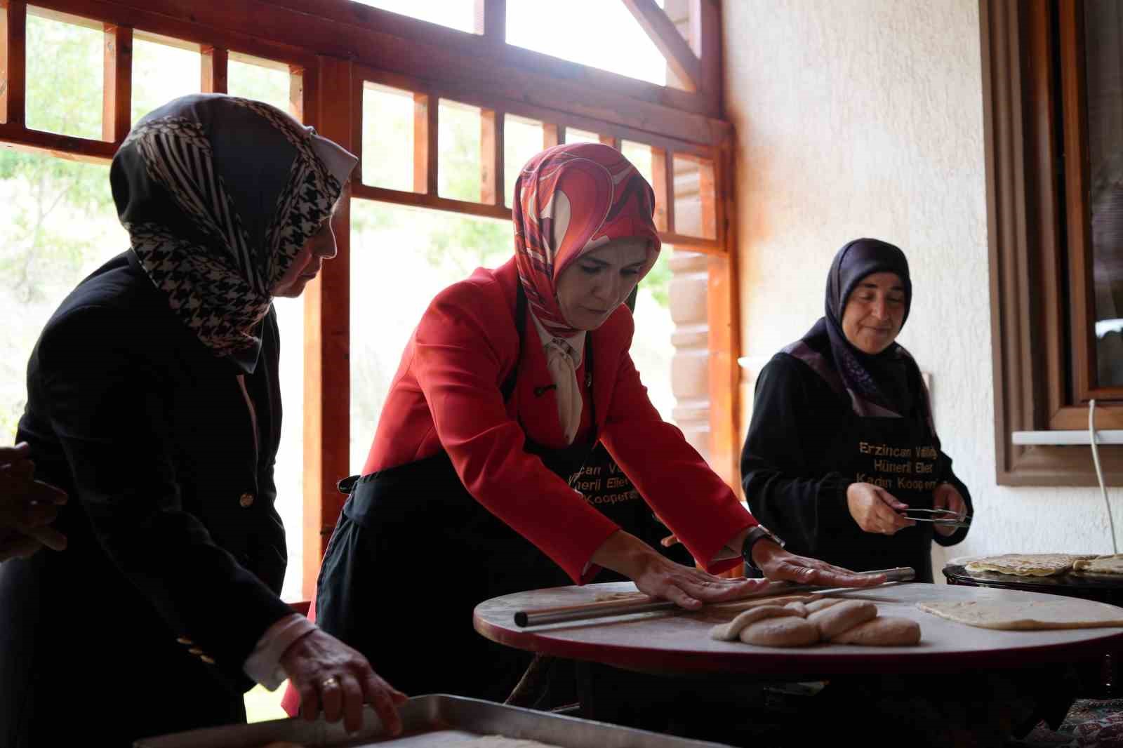 bakan-goktas-erzincanda-hamur-yogurdu-gozleme-yapti